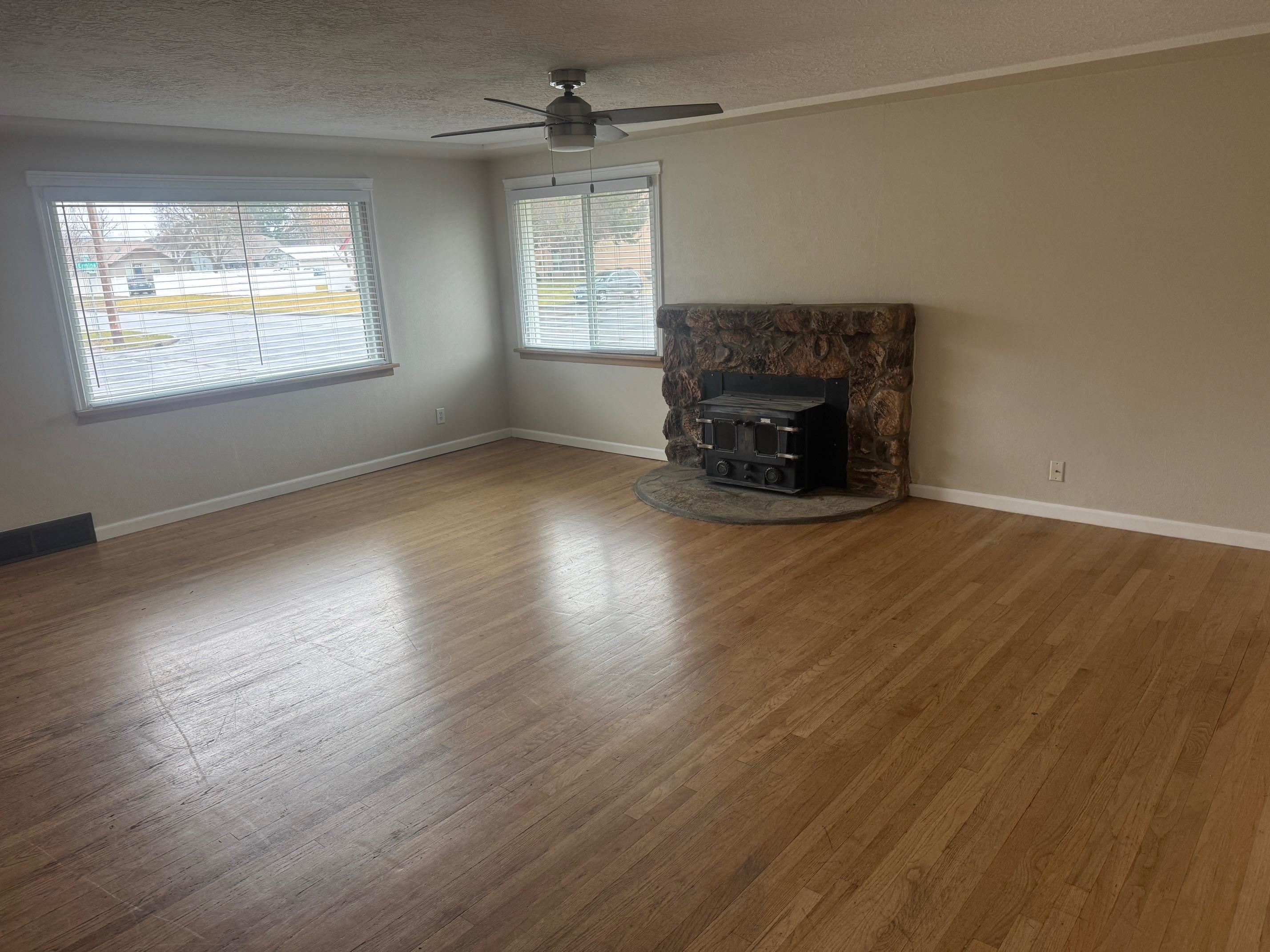 301 E Ermina Ave - Photo 2