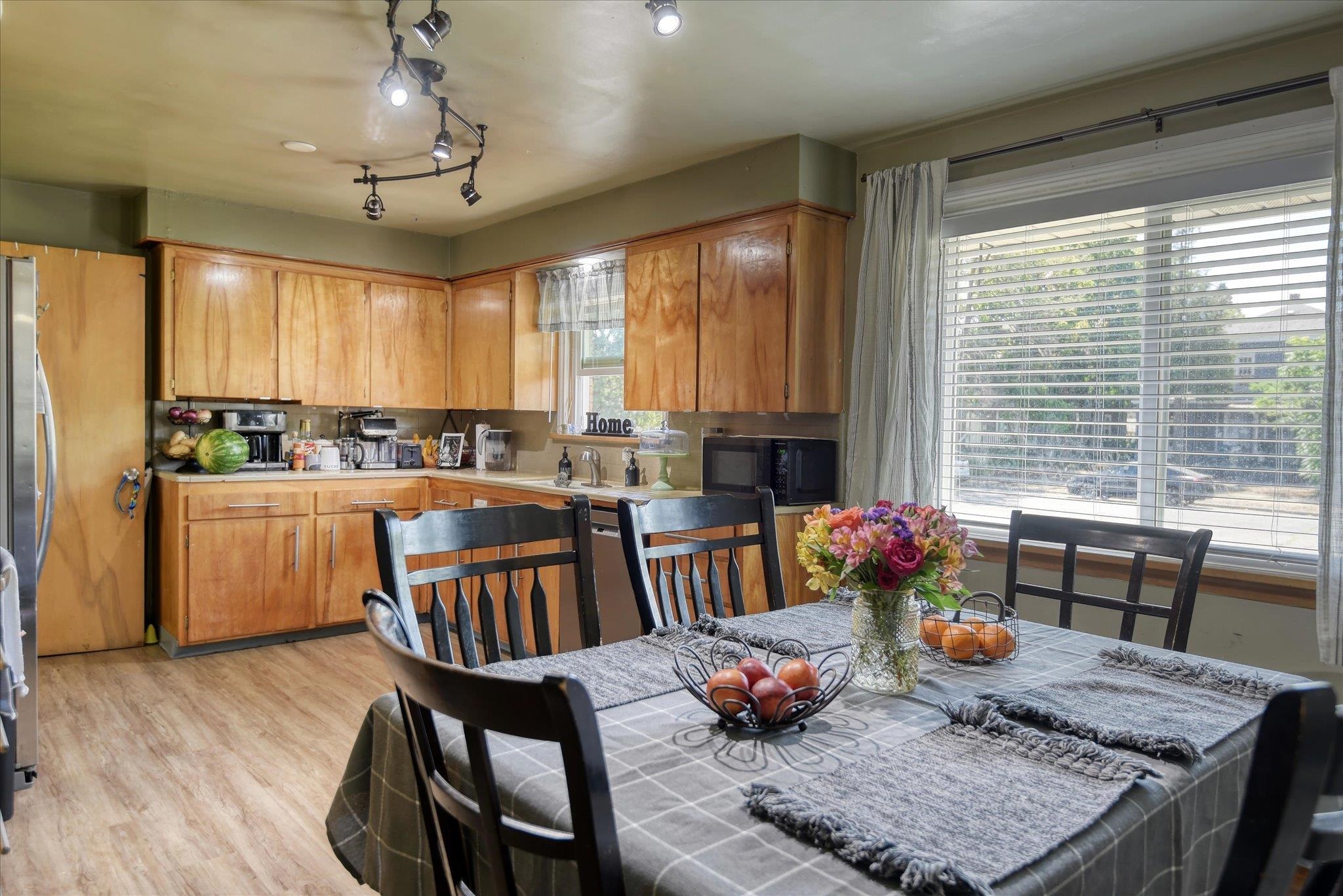 301 E Ermina Ave - Photo 6
