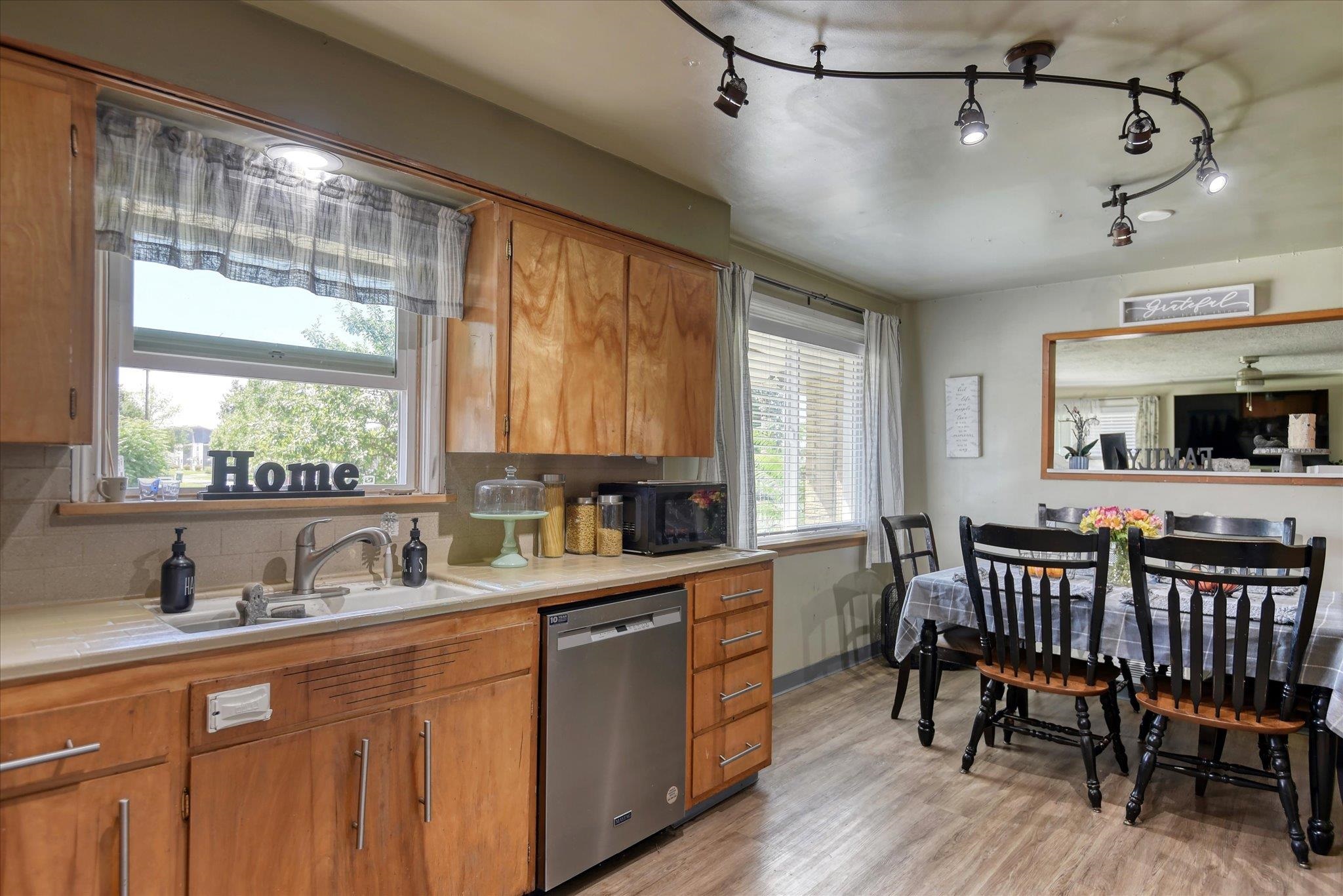 301 E Ermina Ave - Photo 7