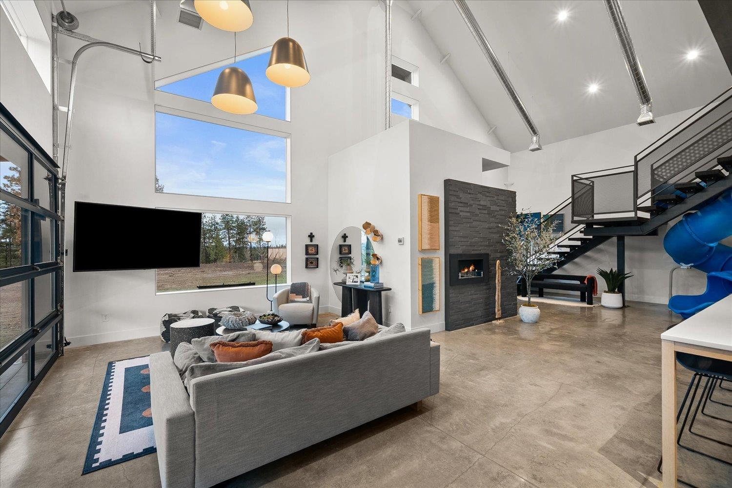618 E WASHINGTON Rd - Photo 4