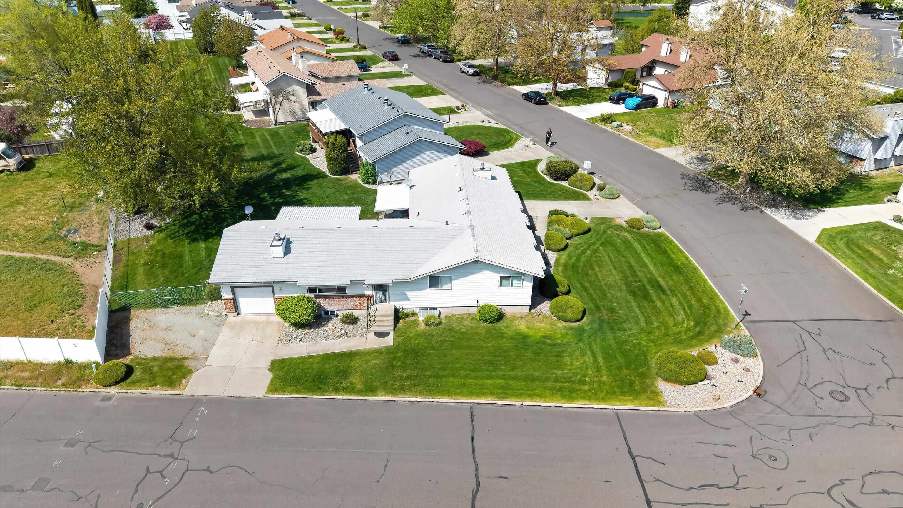 815 E Beacon Ave - Photo 2