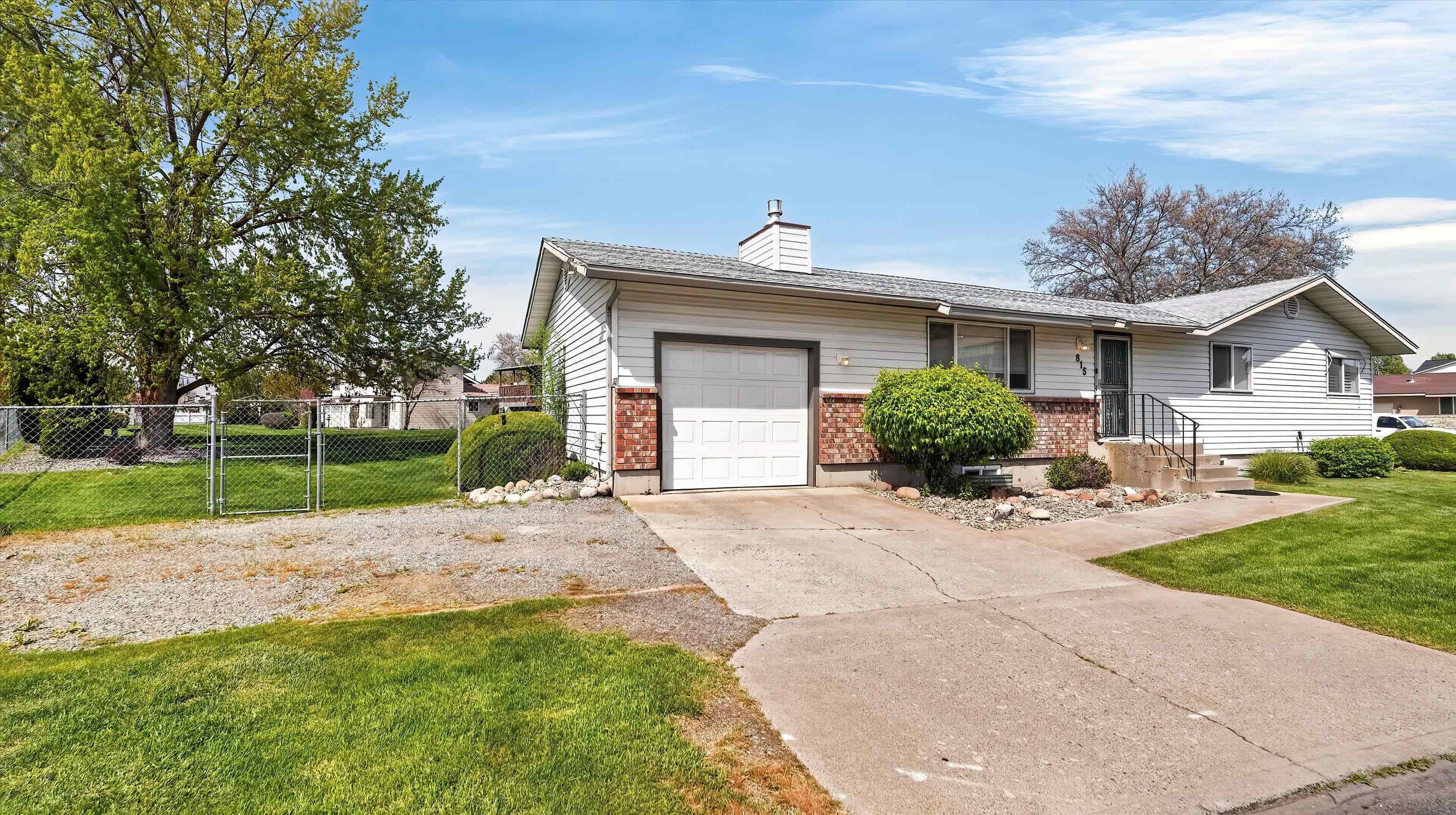 815 E Beacon Ave - Photo 45