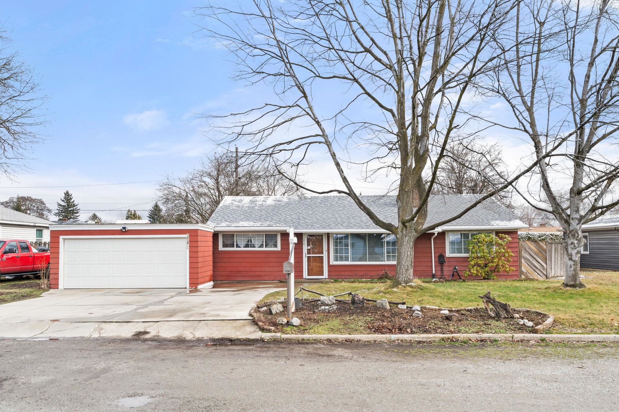 1418 N Bowman Rd - Photo 1