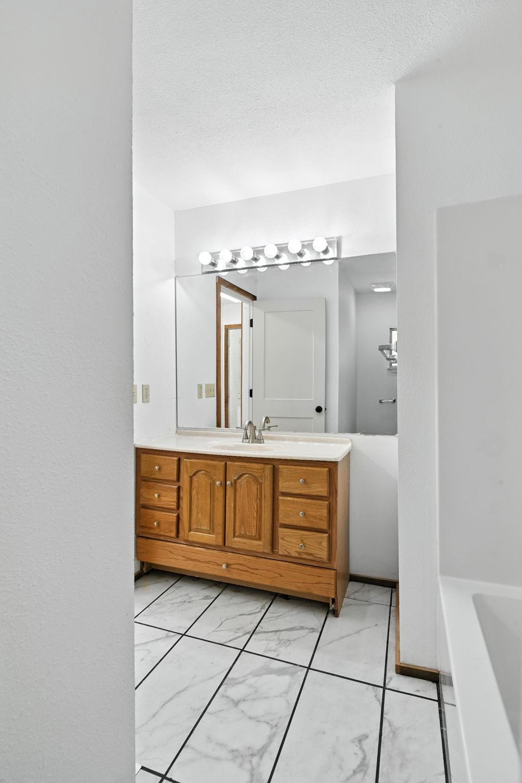 427 W 7th St - Photo 16