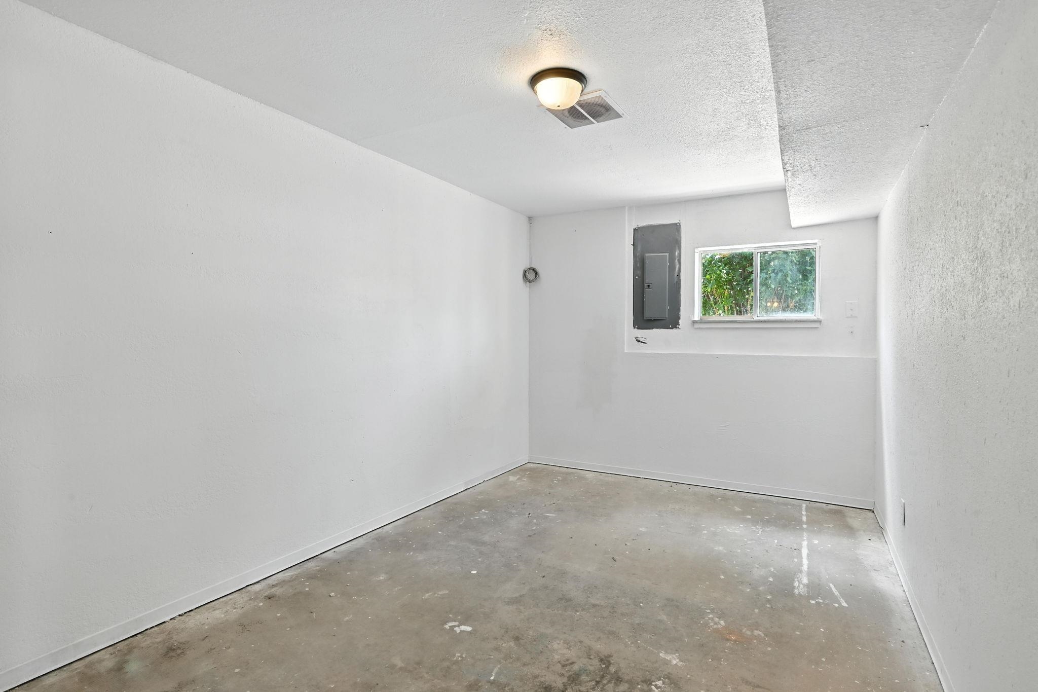 427 W 7th St - Photo 23
