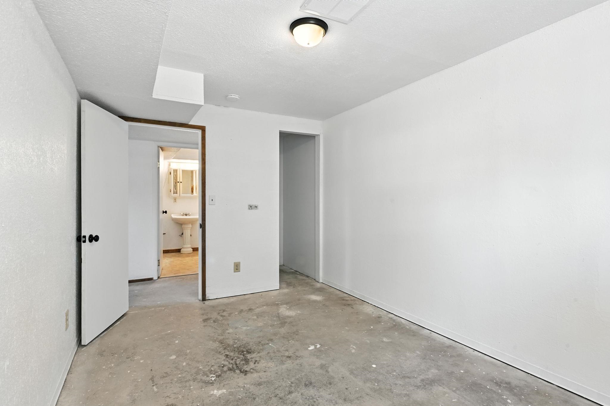 427 W 7th St - Photo 25