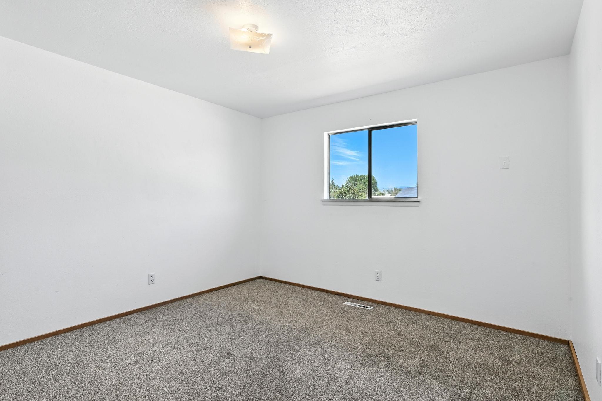 427 W 7th St - Photo 9