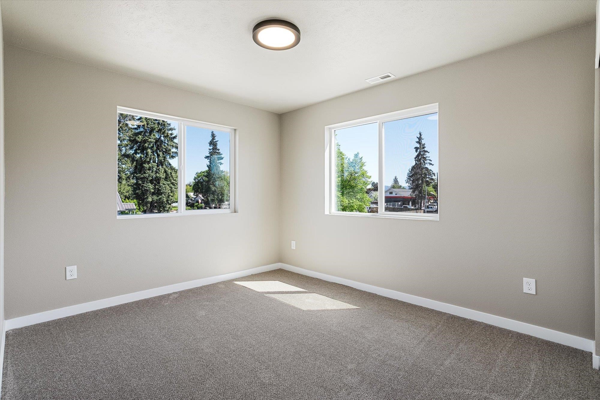 923 E Everett Ave - Photo 36