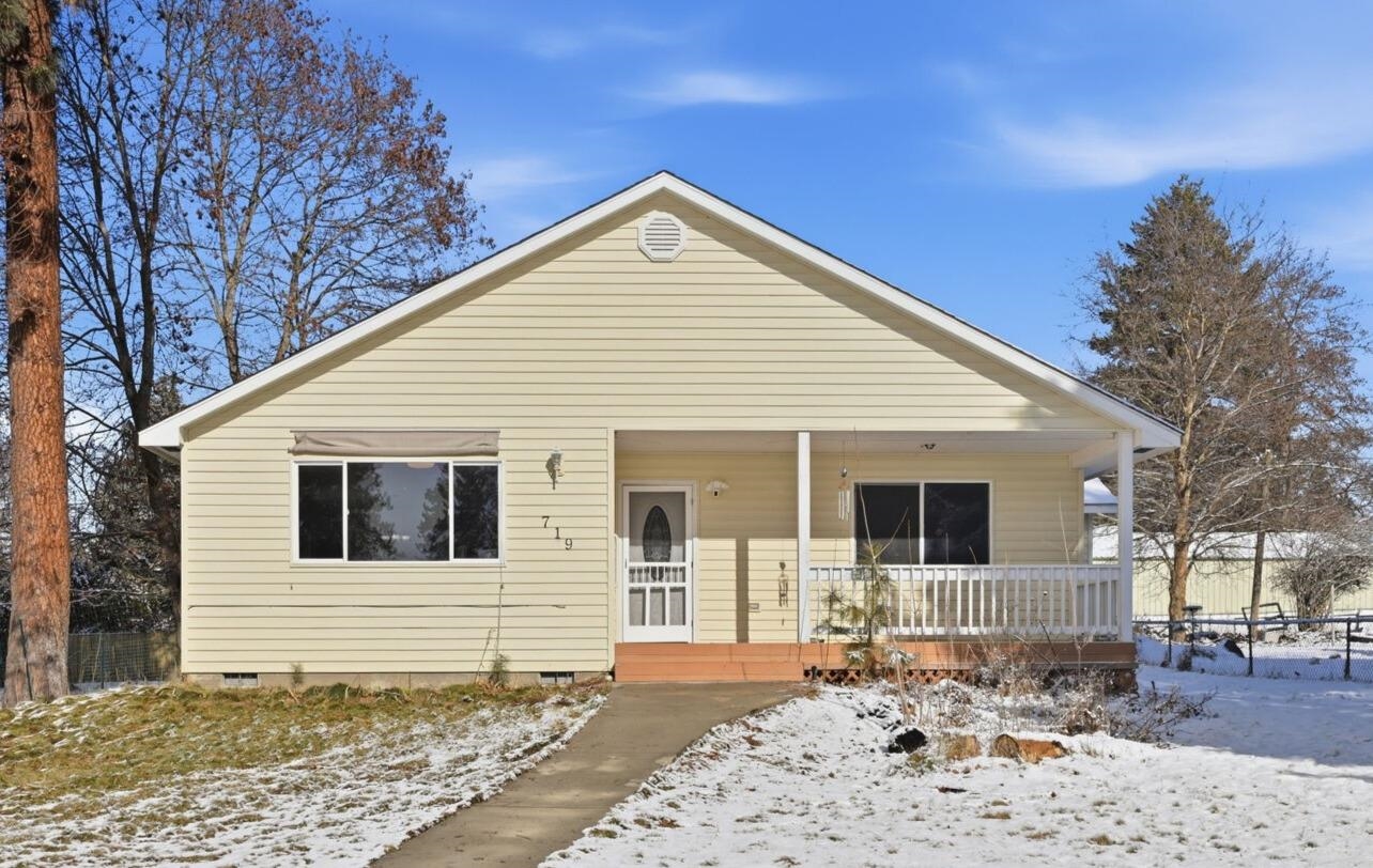 719 E B St - Photo 1
