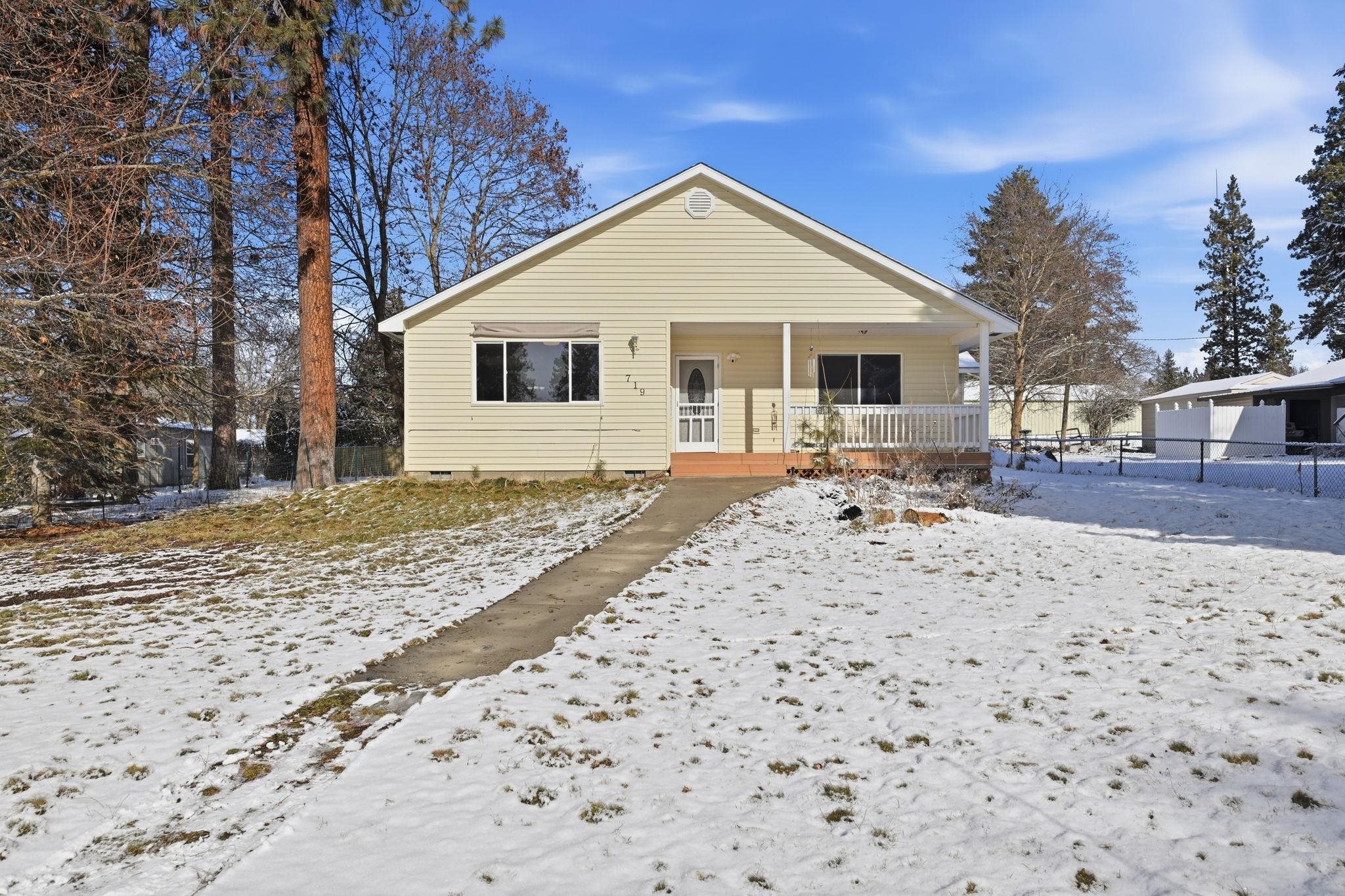 719 E B St - Photo 2