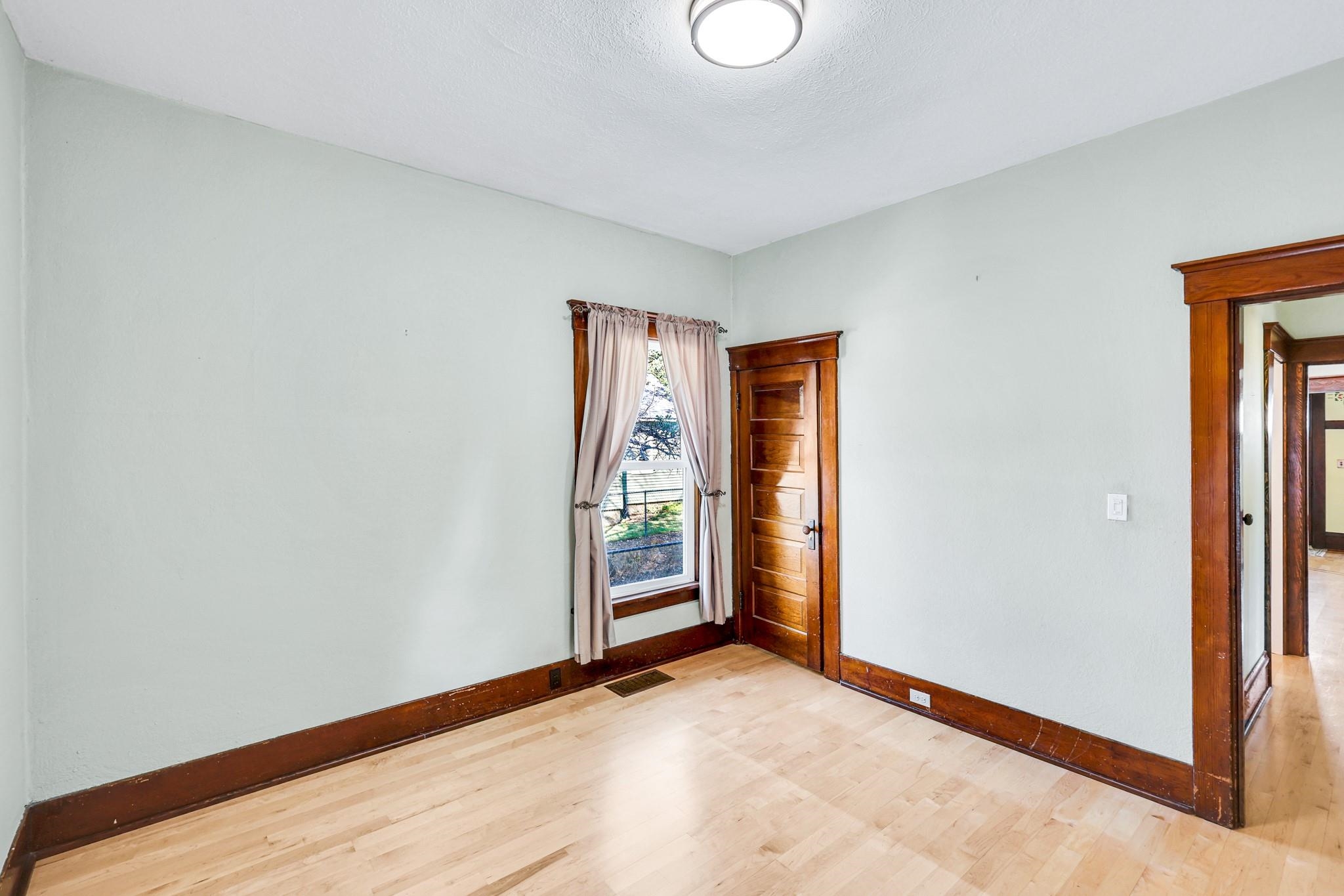 801 W 4th St - Photo 12