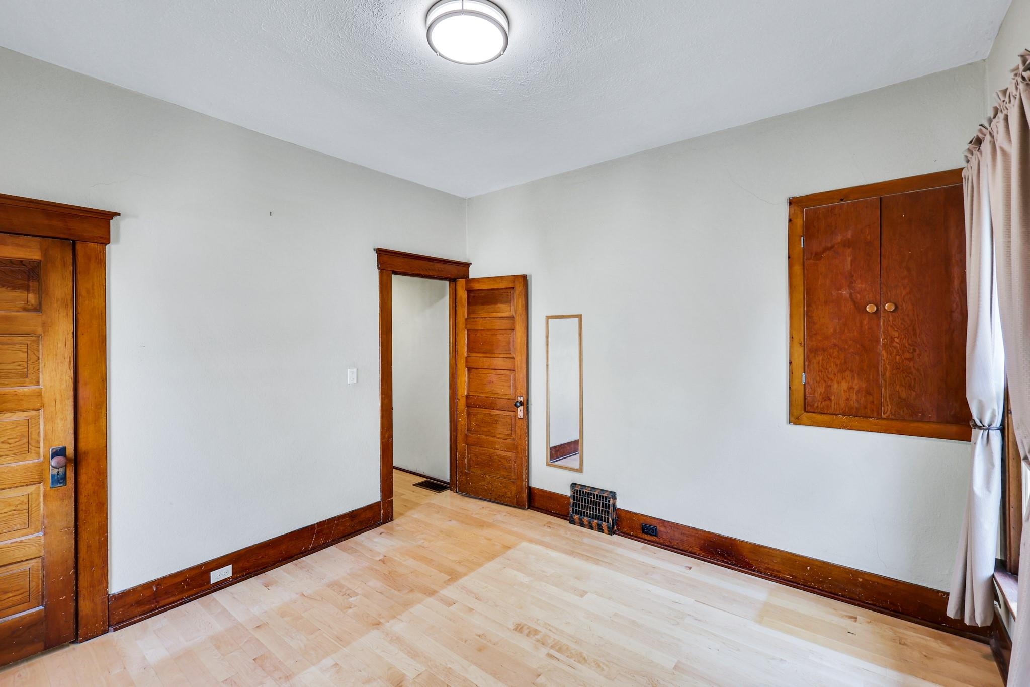 801 W 4th St - Photo 13