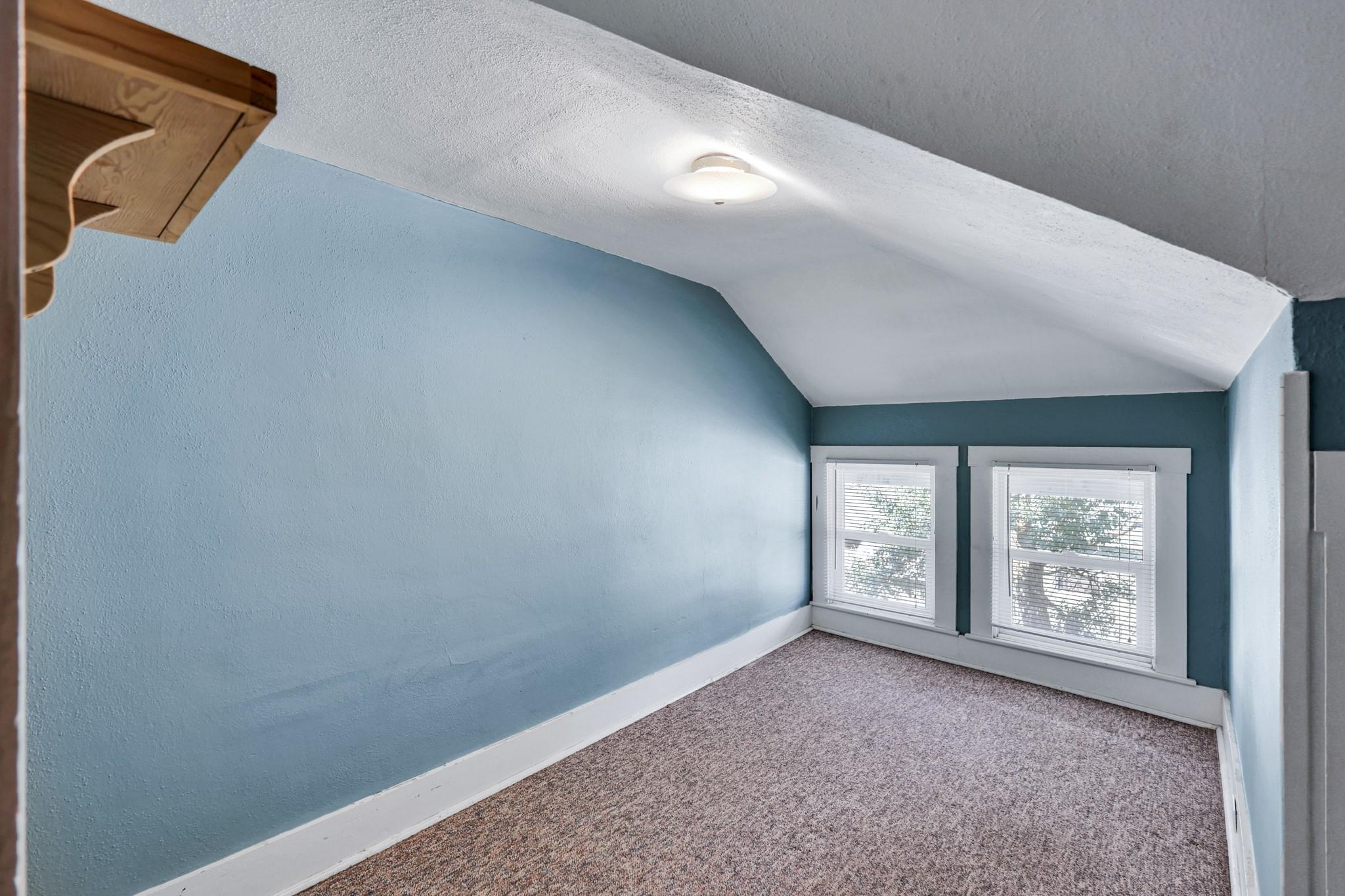 801 W 4th St - Photo 17