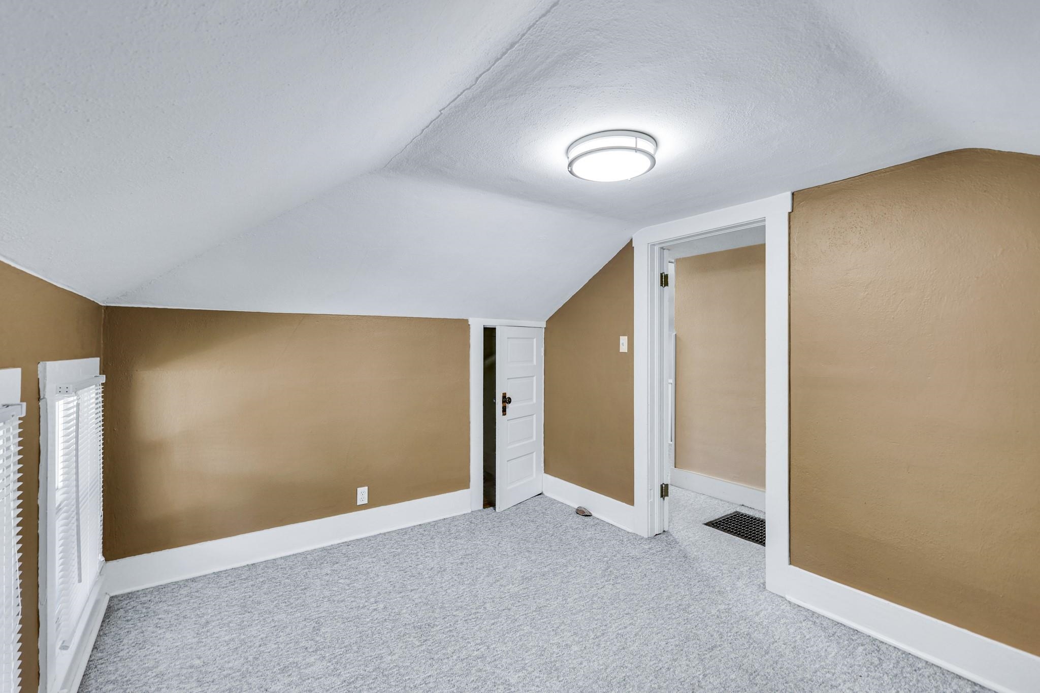 801 W 4th St - Photo 18