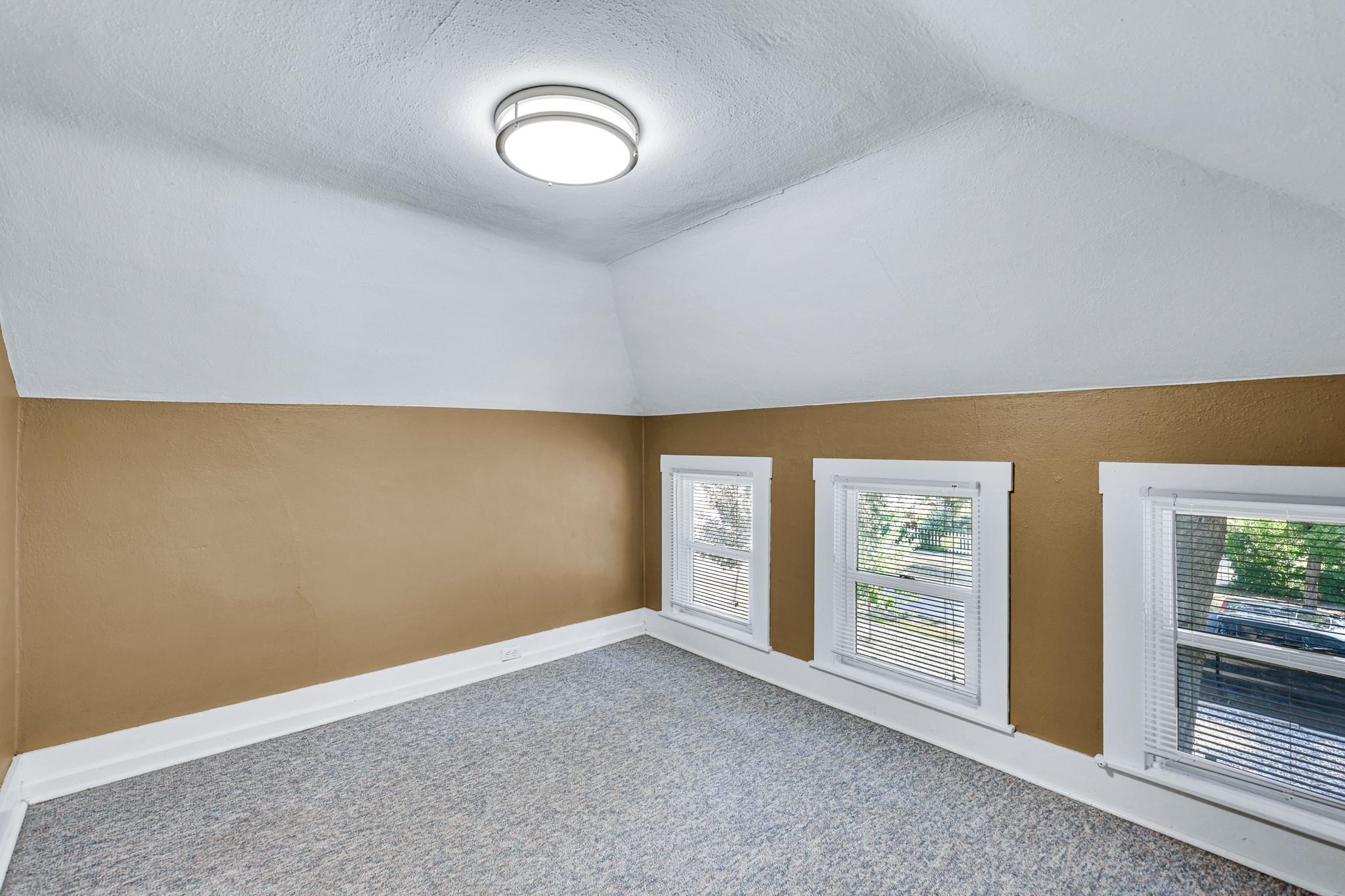 801 W 4th St - Photo 19