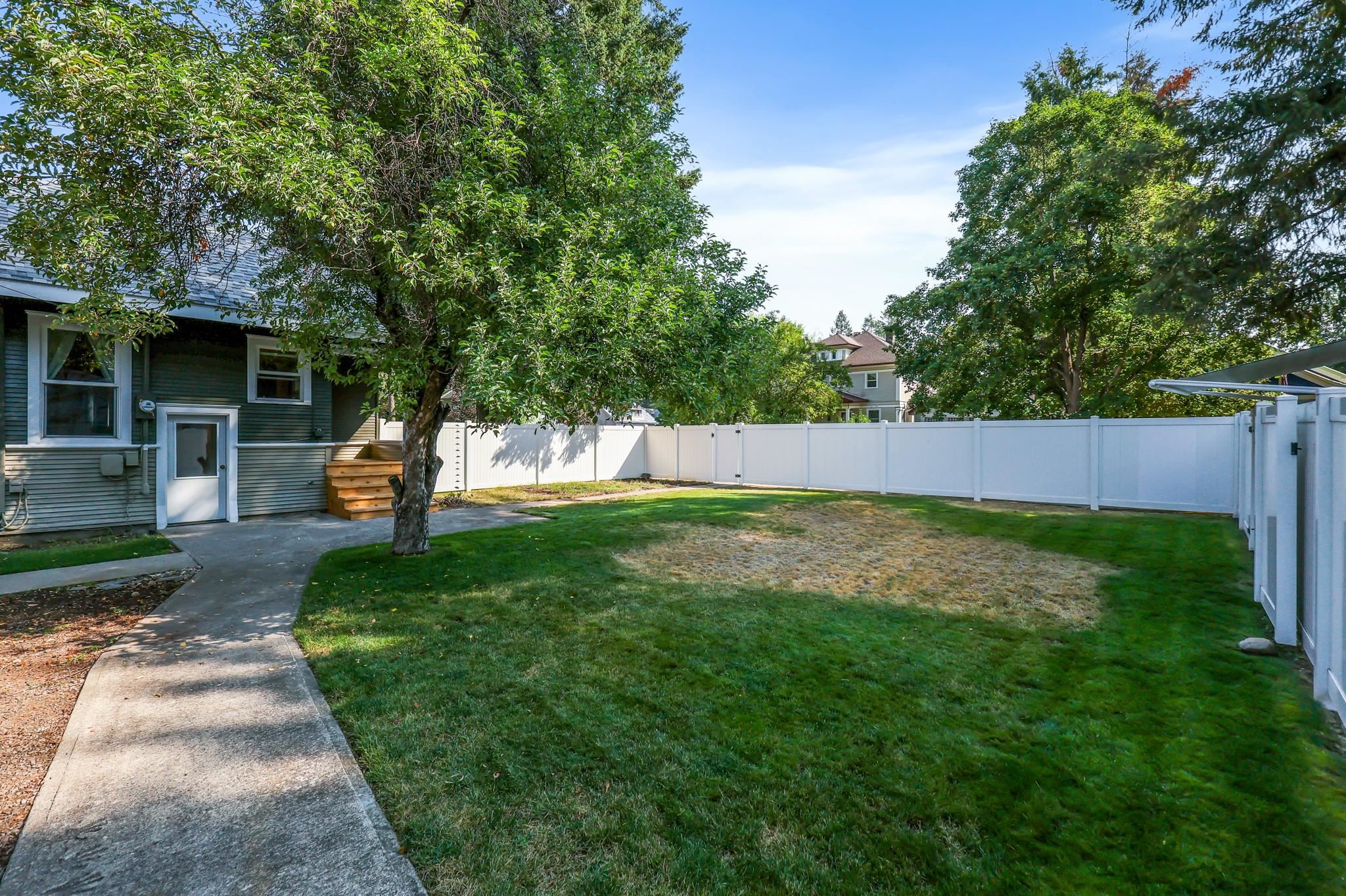 801 W 4th St - Photo 26