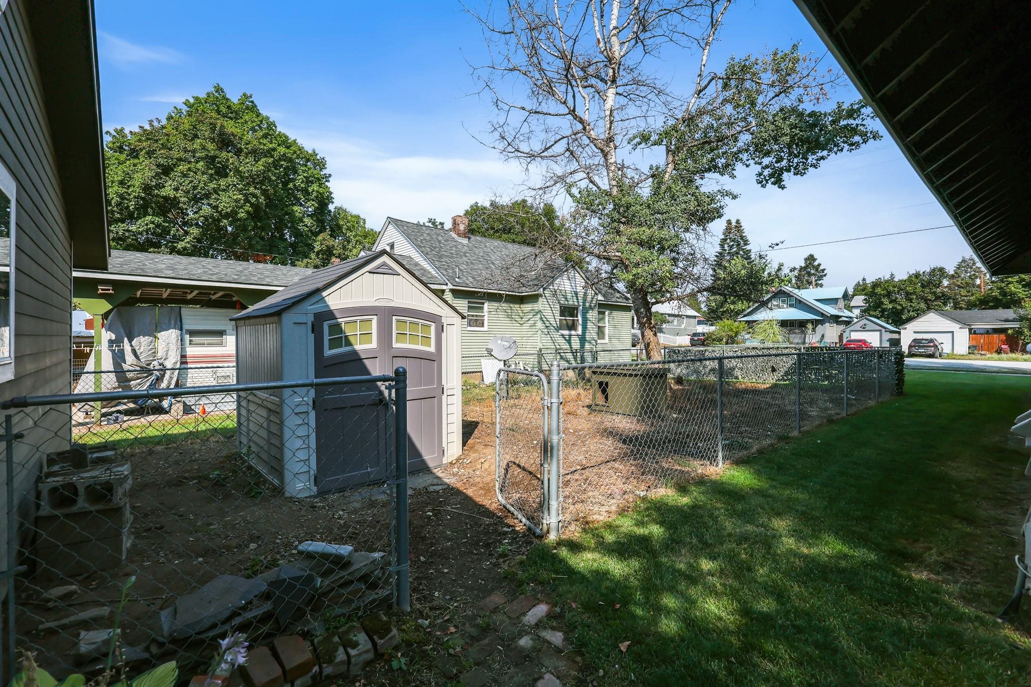 801 W 4th St - Photo 29
