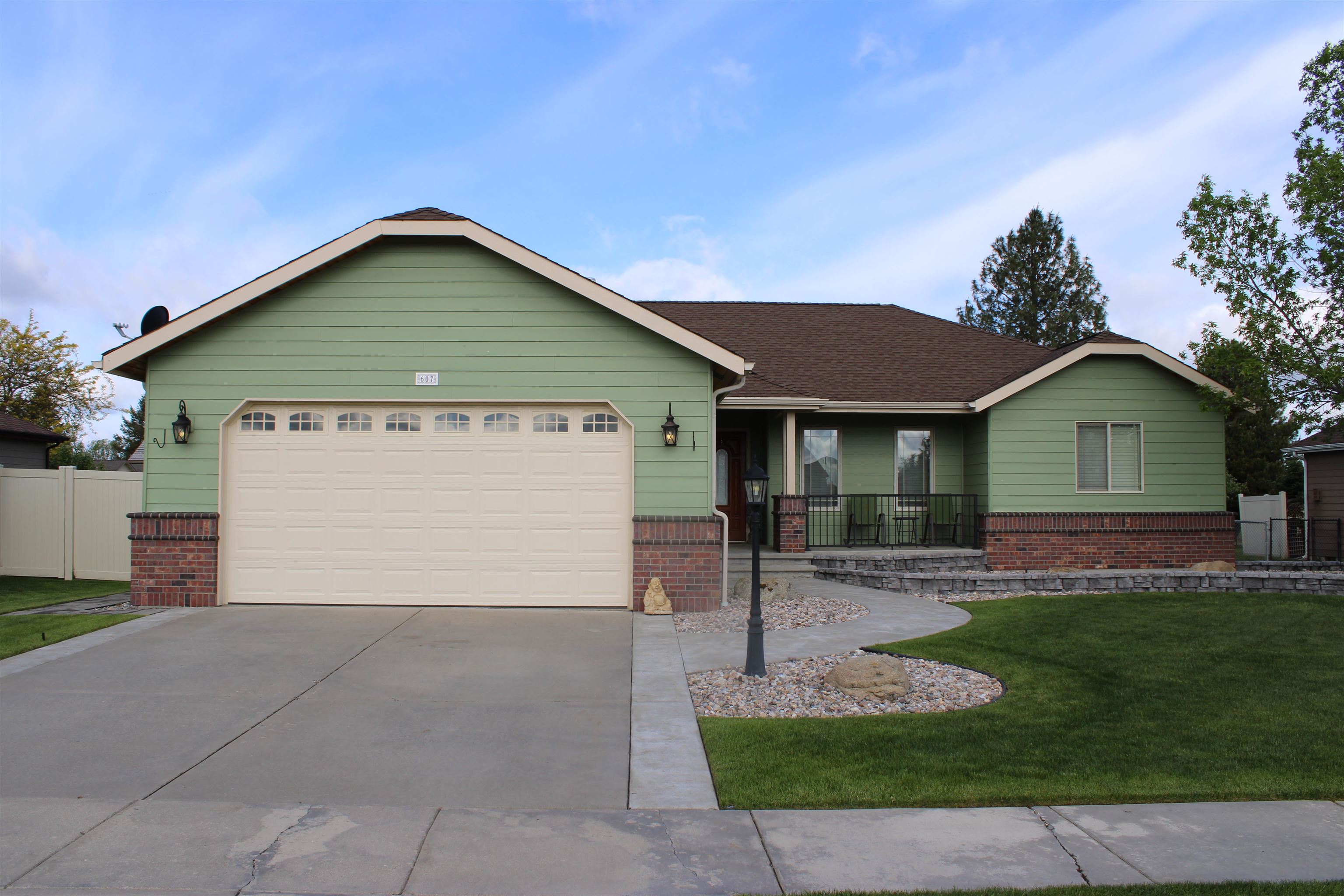 607 N Country Club Dr - Photo 1