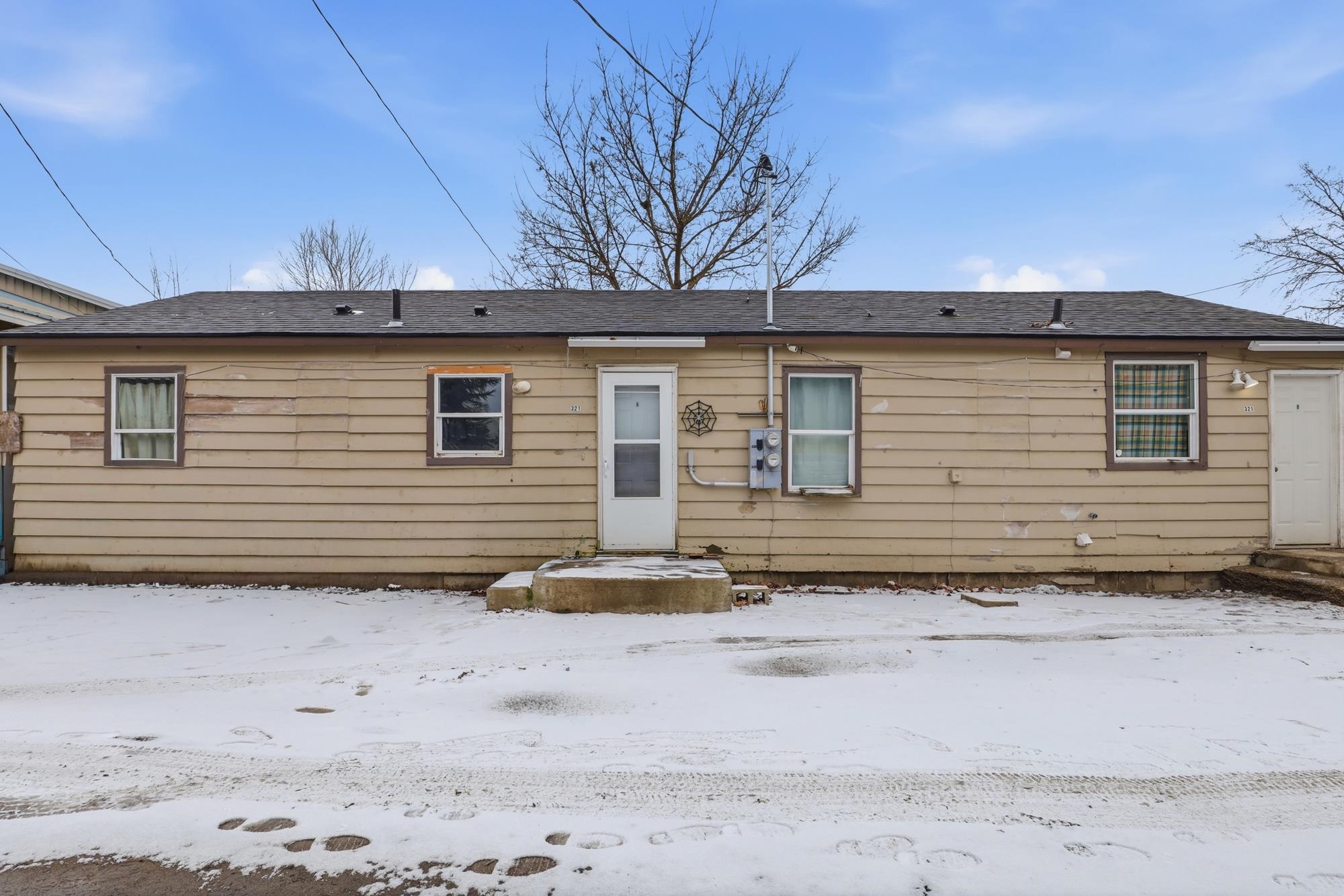 321 E Grace St - Photo 1