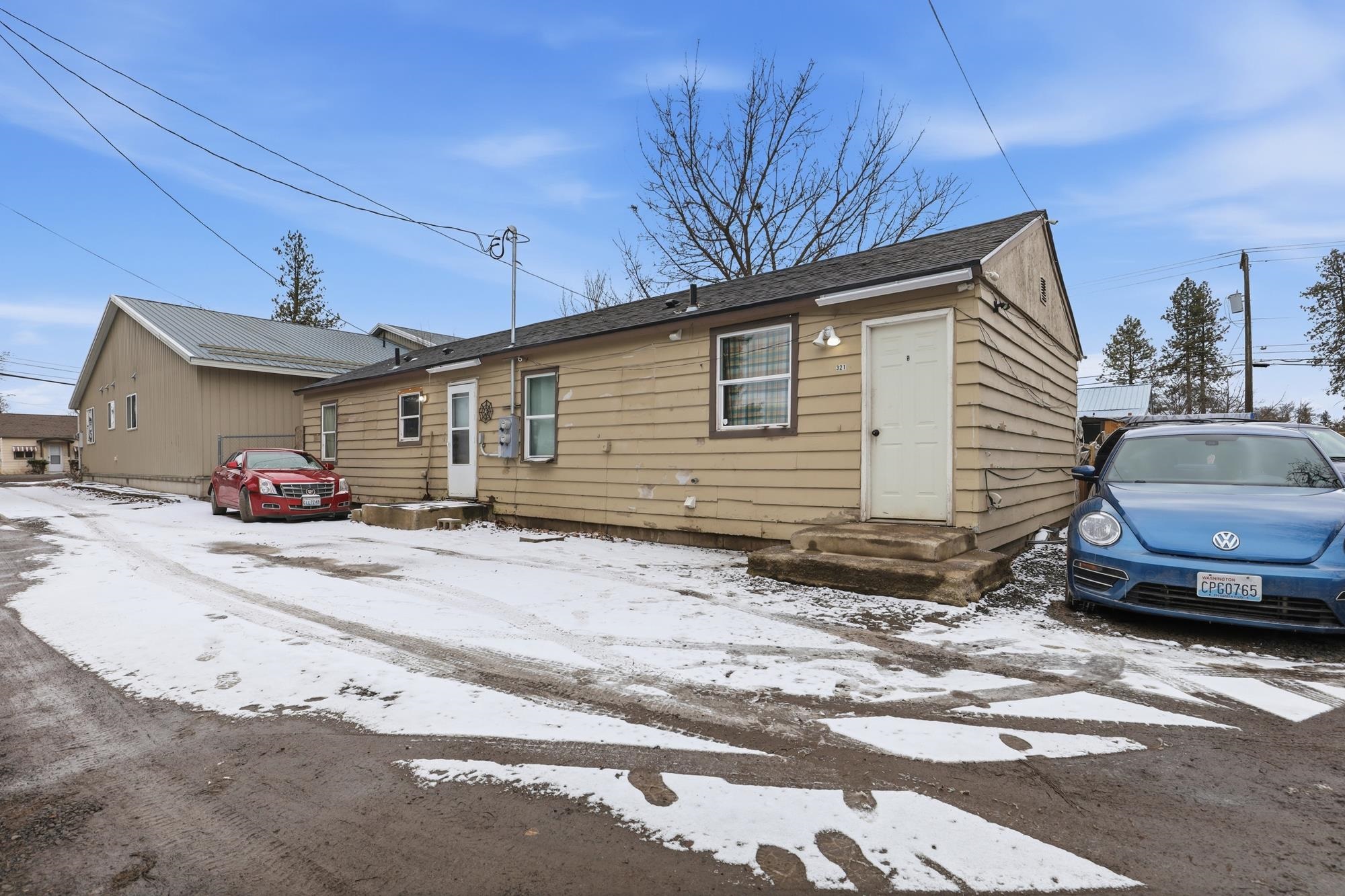 321 E Grace St - Photo 2