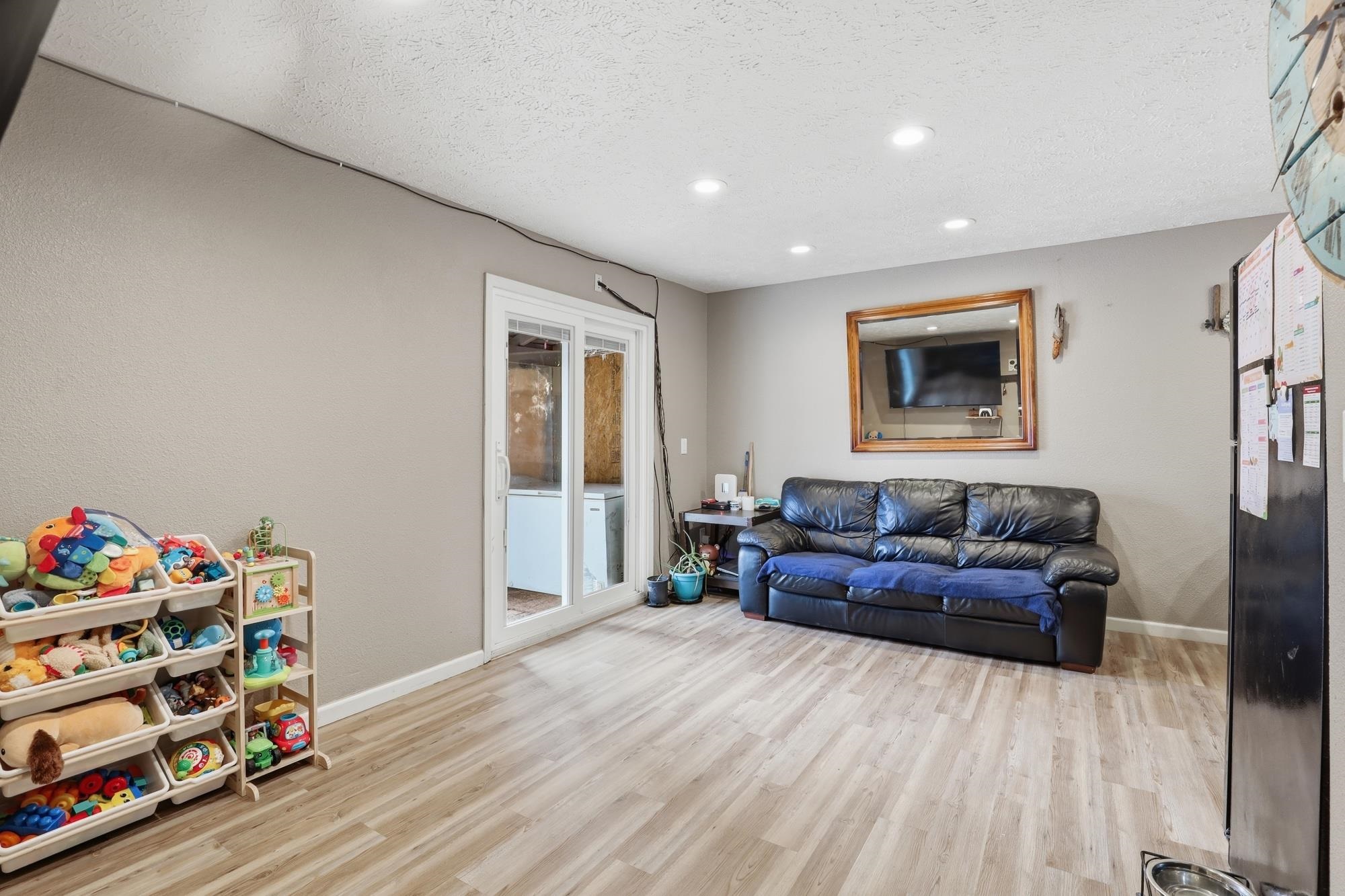 321 E Grace St - Photo 11