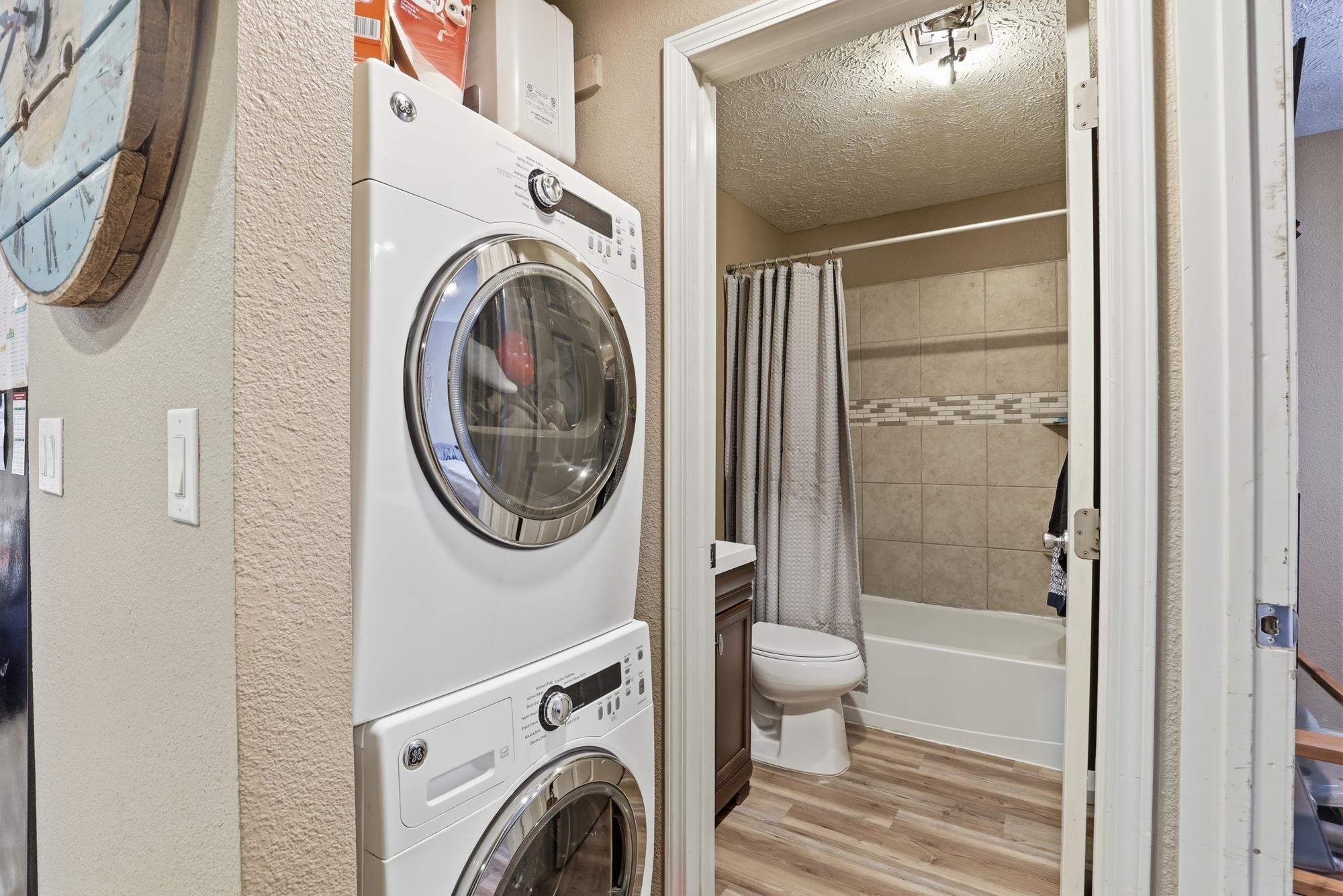 321 E Grace St - Photo 12