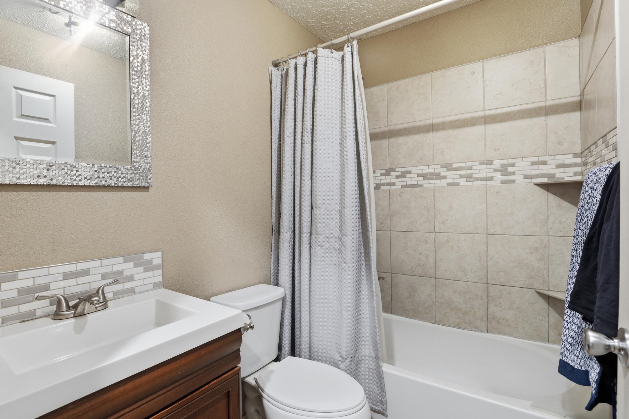 321 E Grace St - Photo 13
