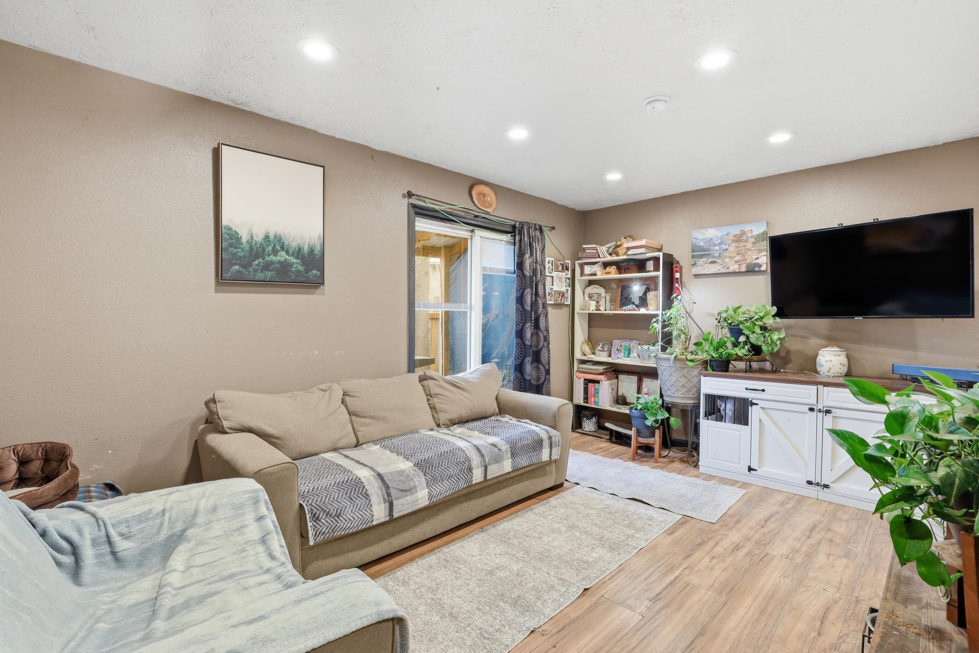 321 E Grace St - Photo 18