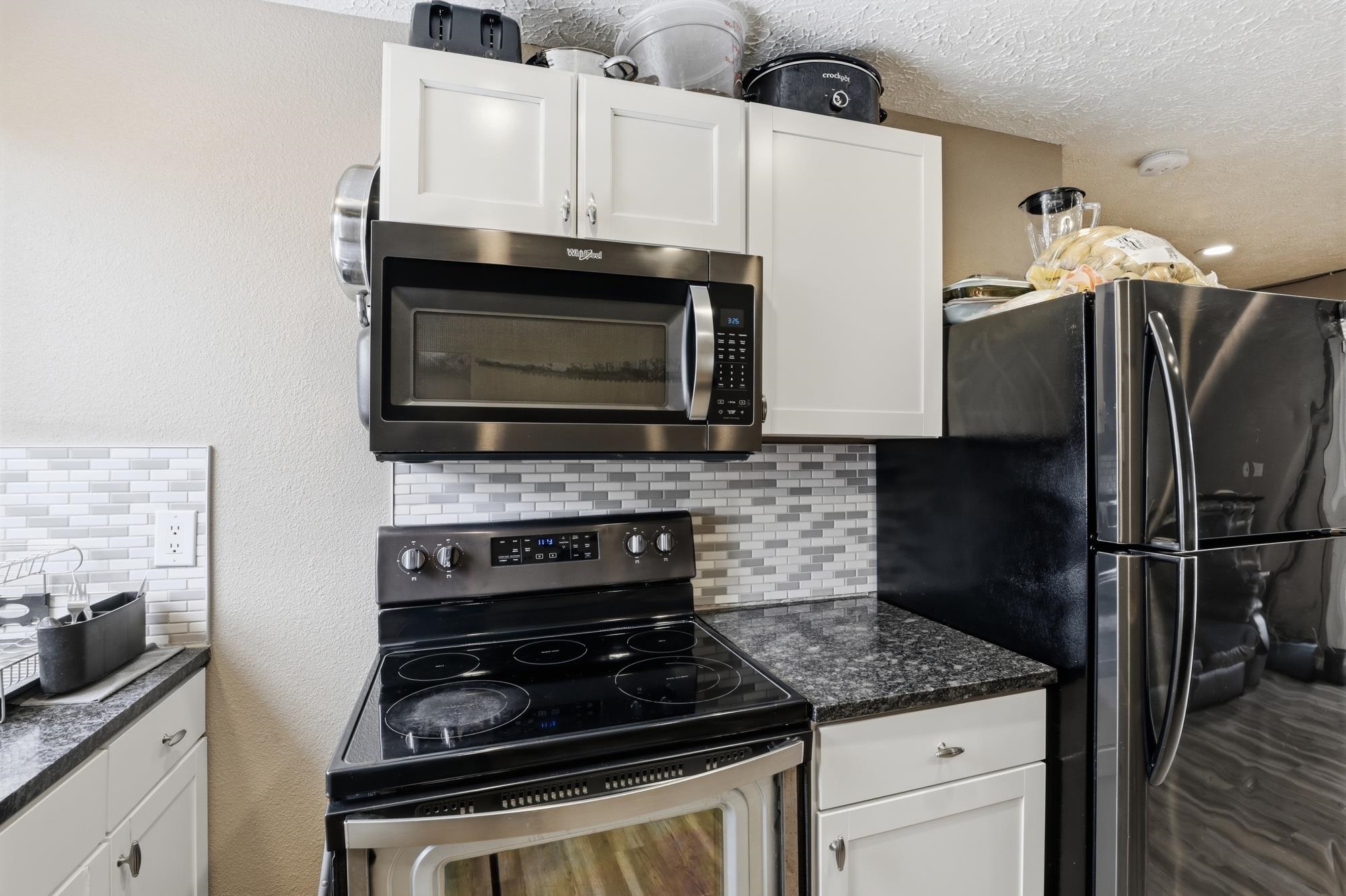 321 E Grace St - Photo 4