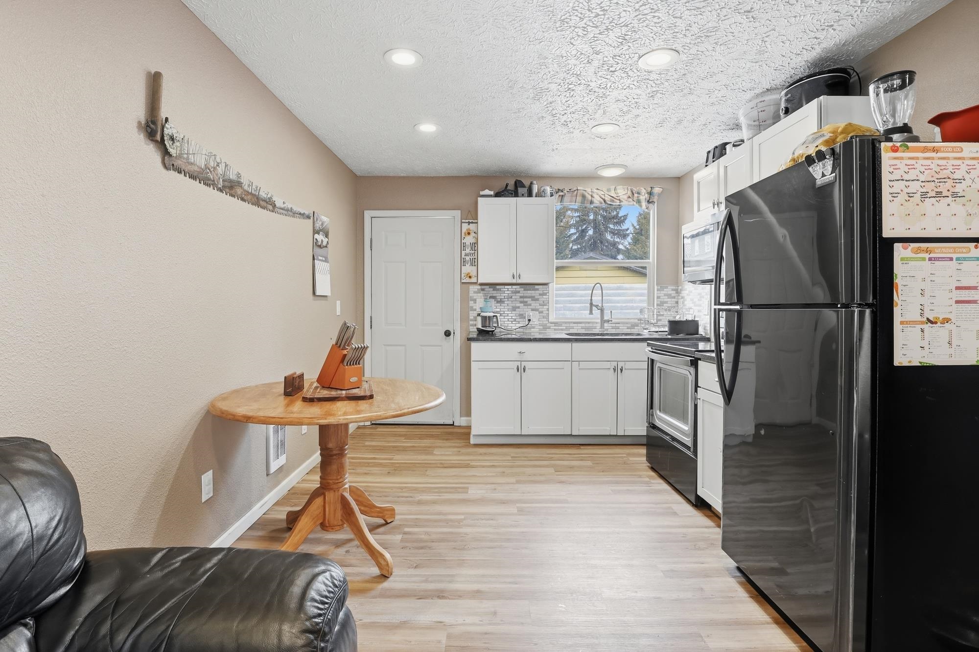 321 E Grace St - Photo 7