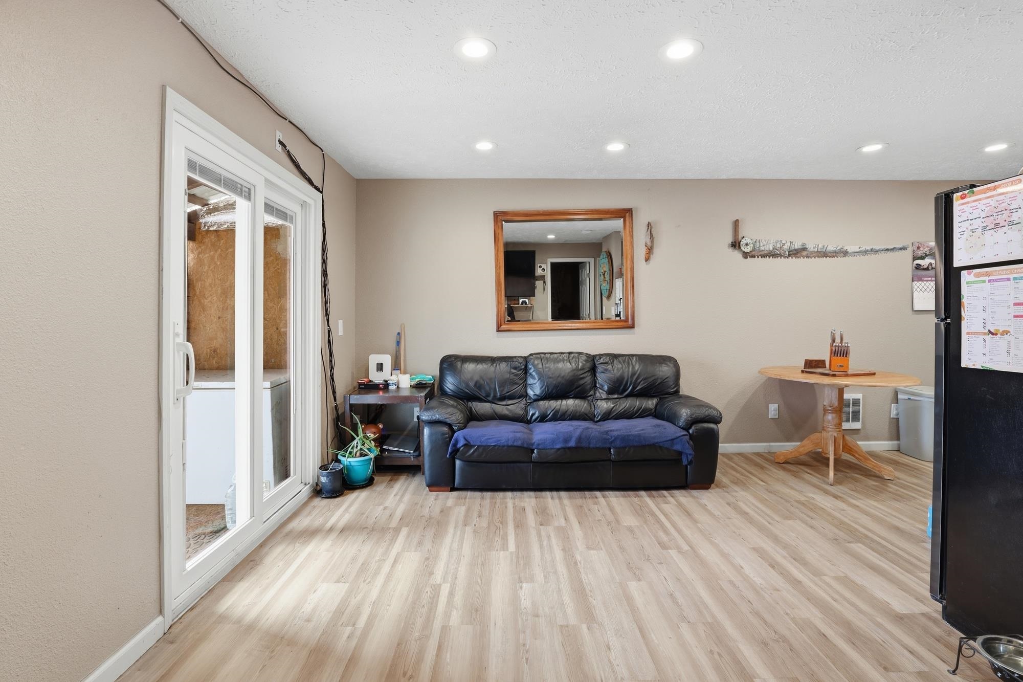 321 E Grace St - Photo 9