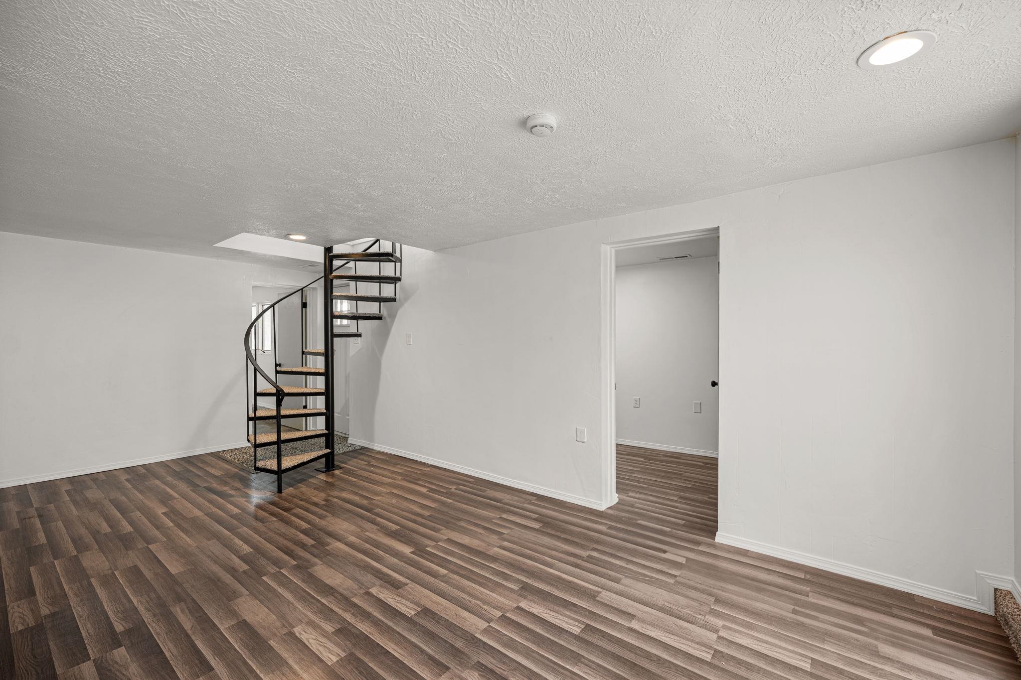 501 S Josephine St - Photo 18