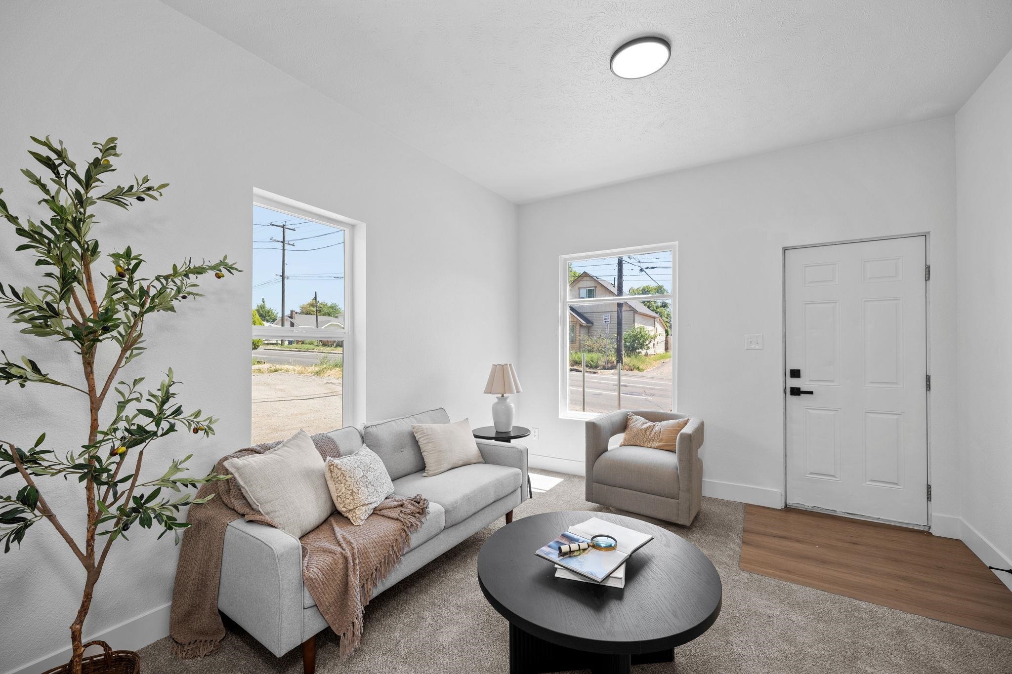 1509 N Maple St - Photo 3