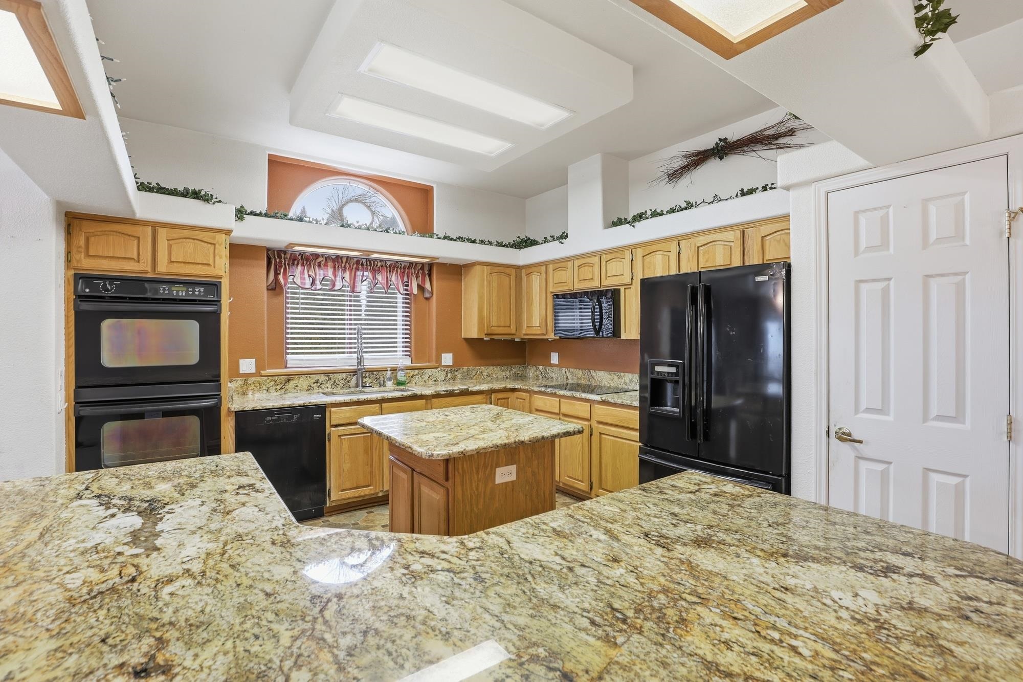 401 E Poplar St - Photo 13