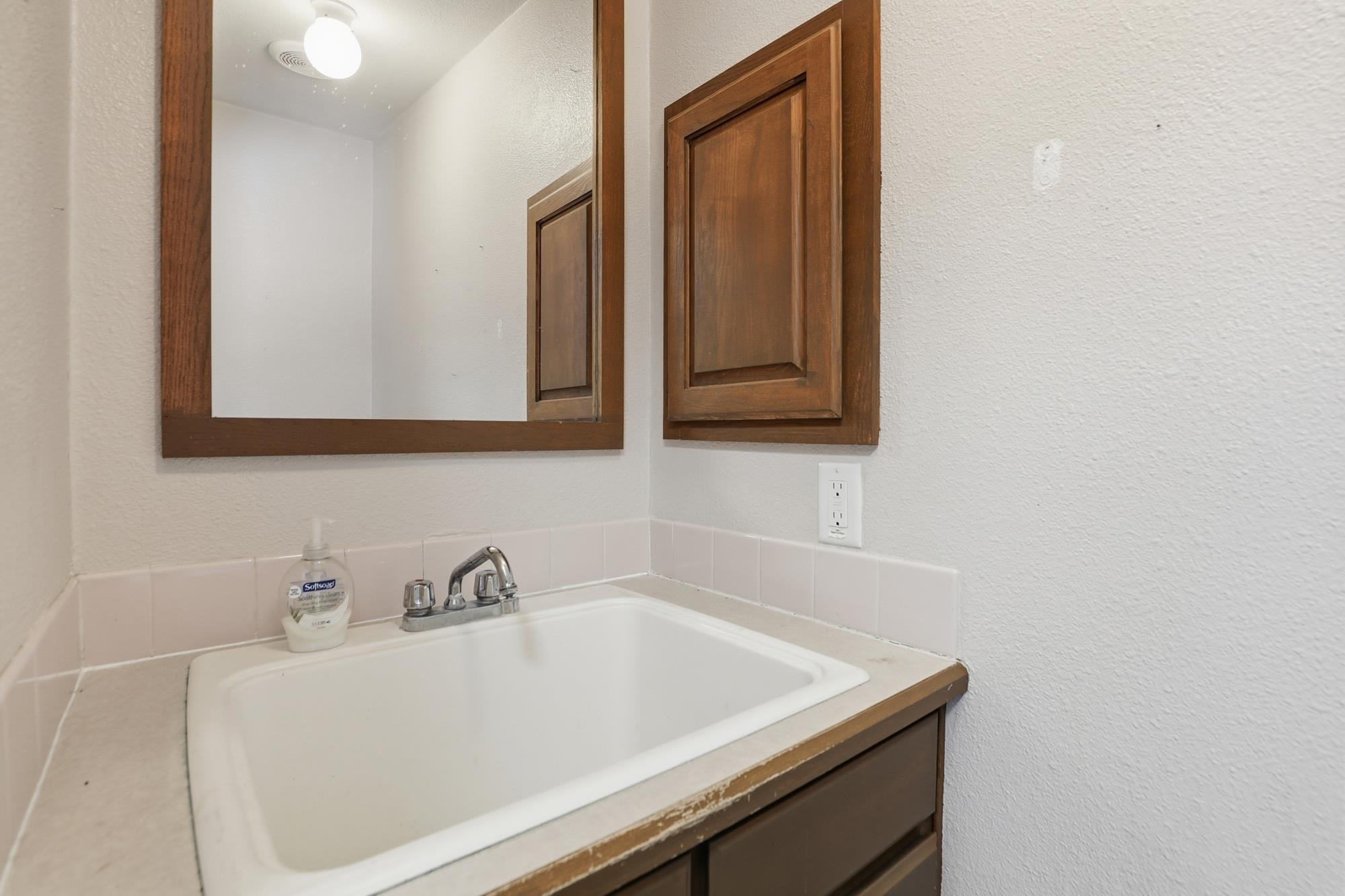 401 E Poplar St - Photo 15
