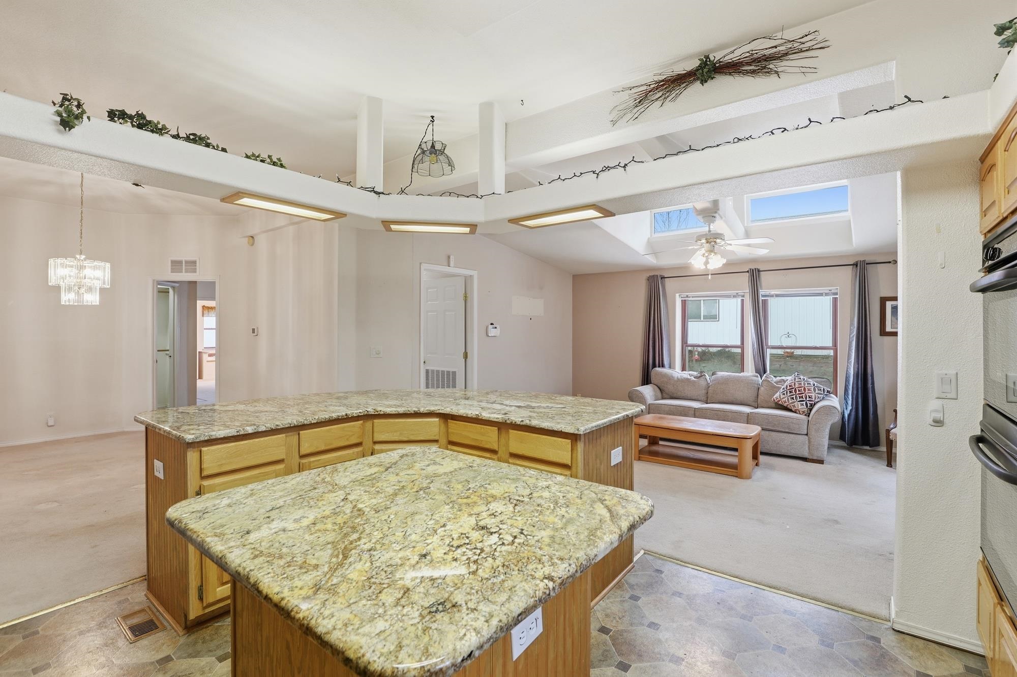 401 E Poplar St - Photo 16