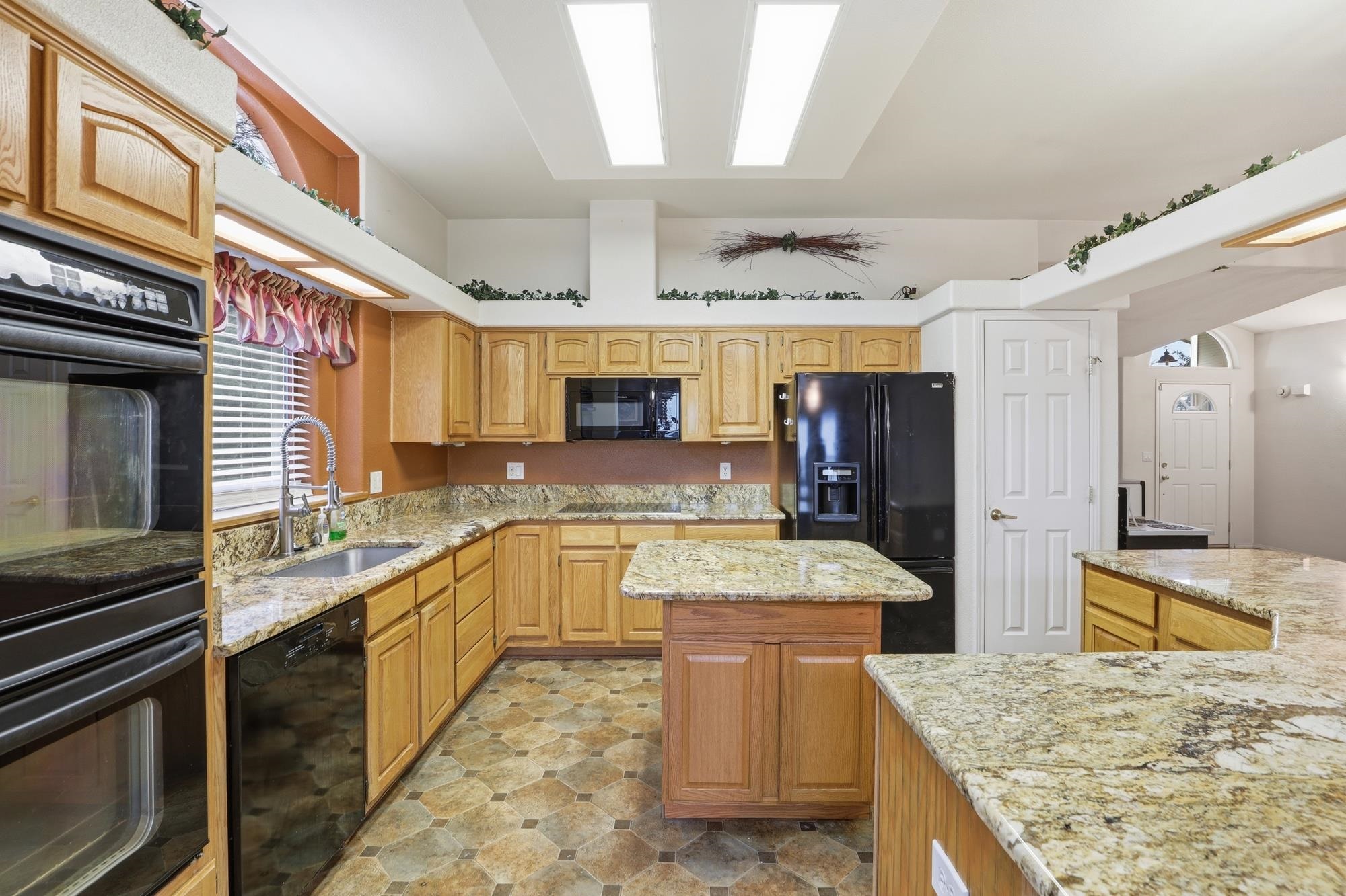 401 E Poplar St - Photo 17