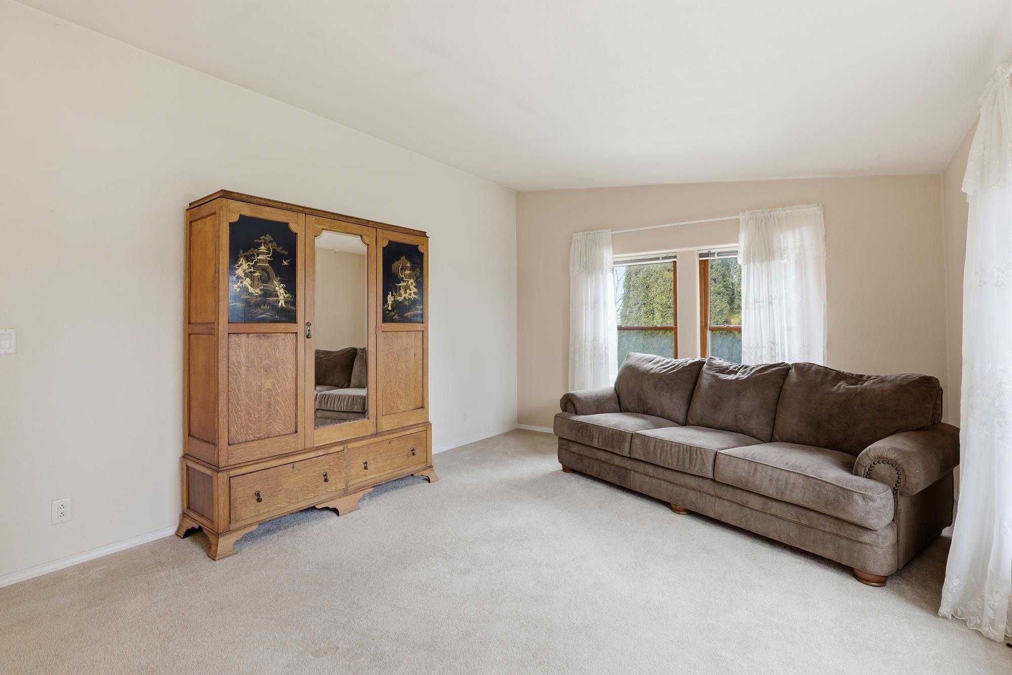 401 E Poplar St - Photo 7