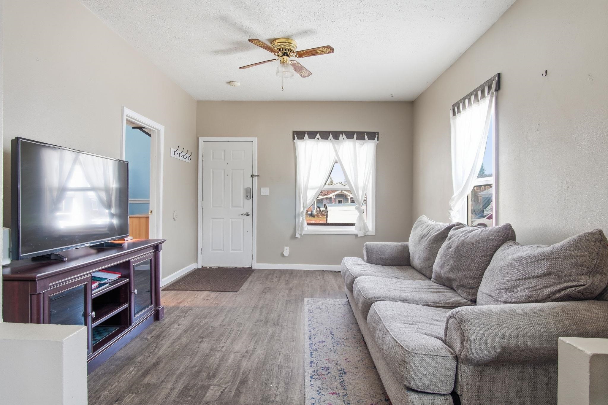 1123 W York Ave - Photo 4