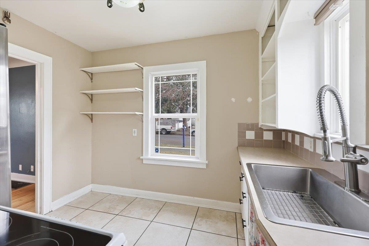 3923 N Hawthorne St - Photo 11