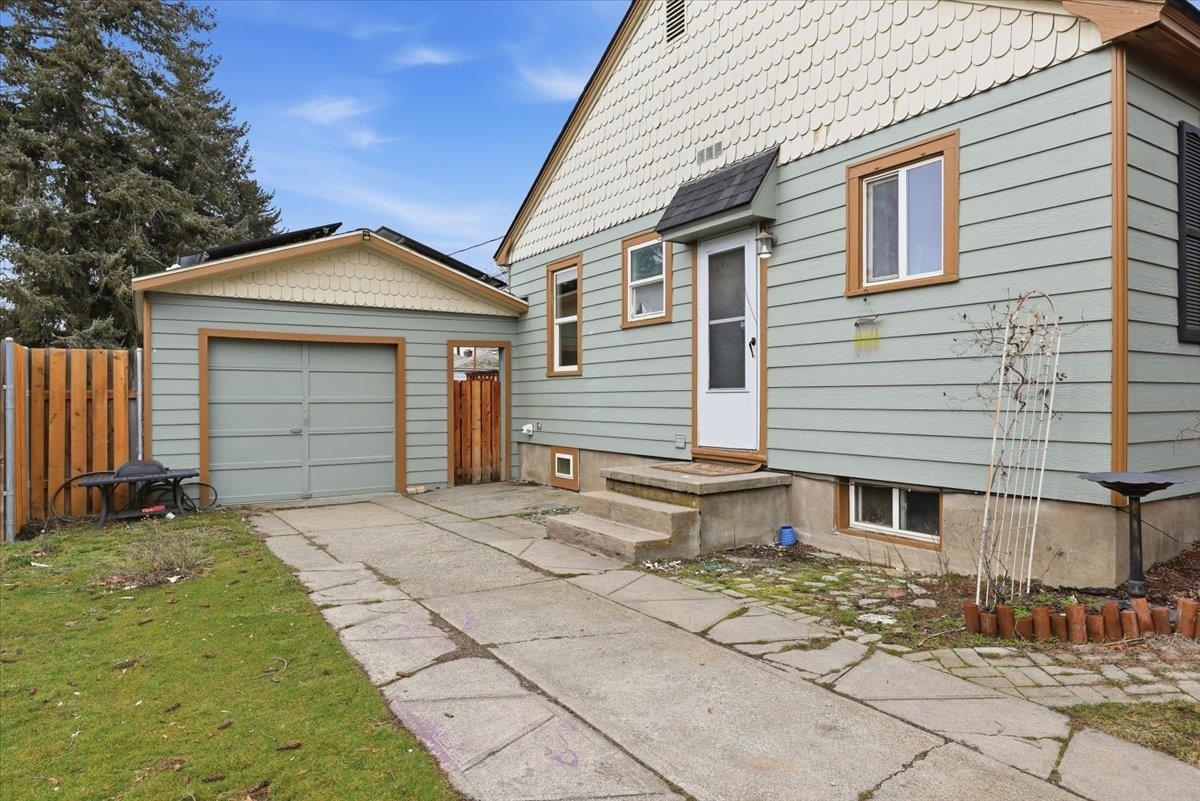 3923 N Hawthorne St - Photo 3
