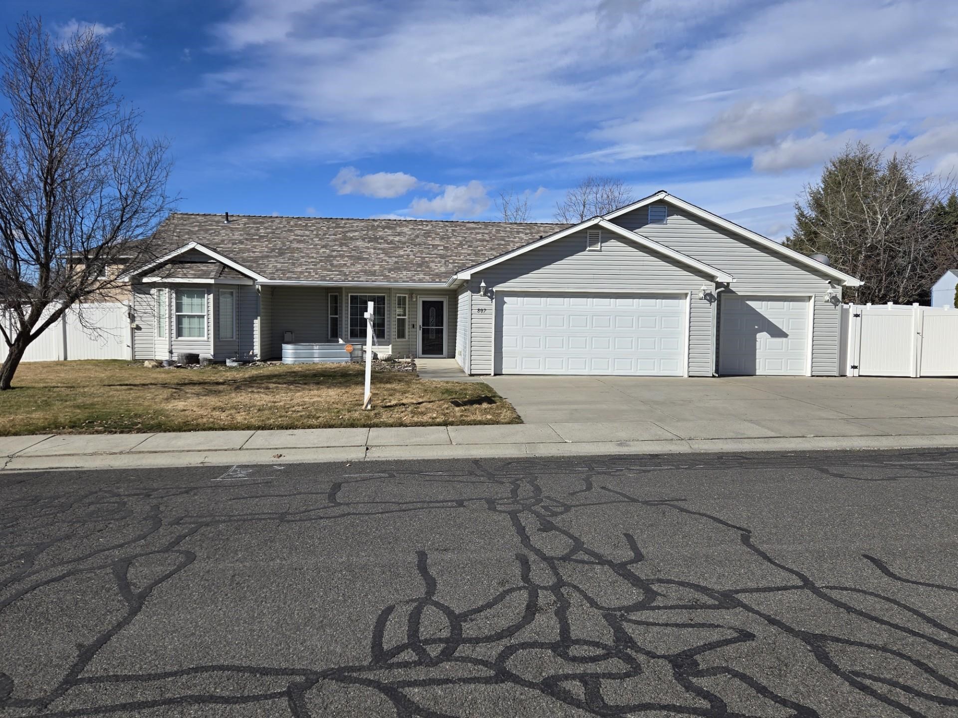 807 E Justin Ave - Photo 1