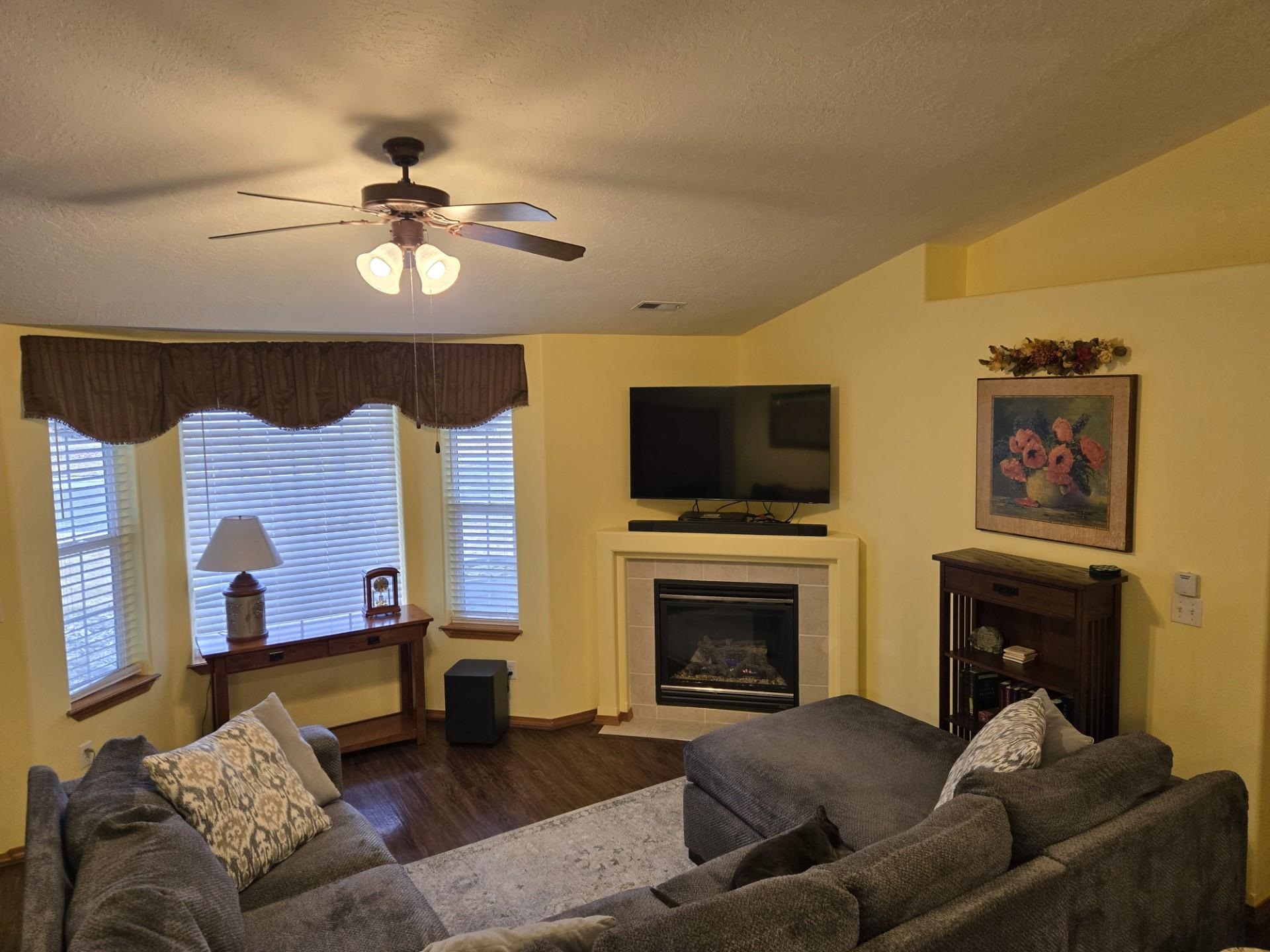 807 E Justin Ave - Photo 2