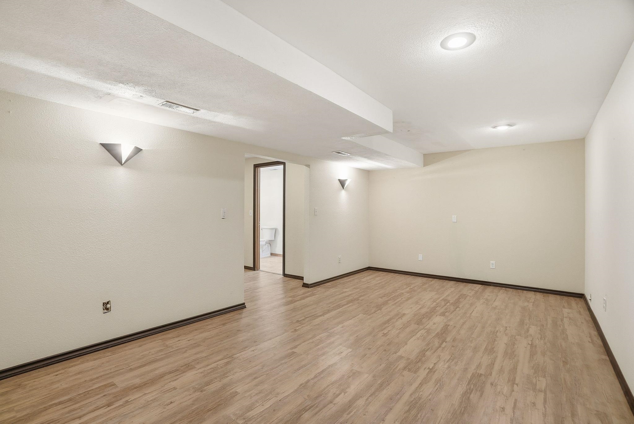 15806 E 23RD Ave - Photo 28