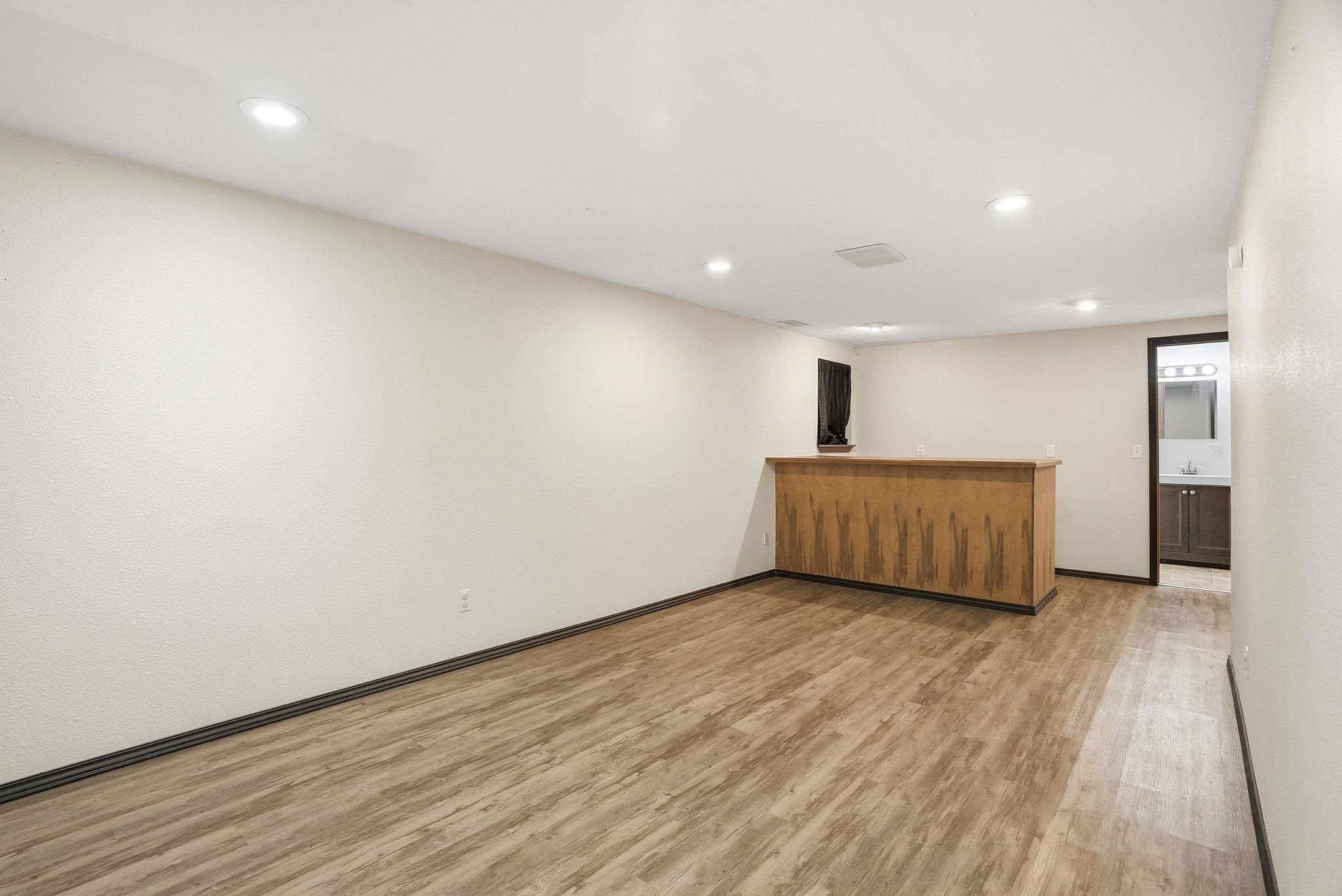 15806 E 23RD Ave - Photo 29