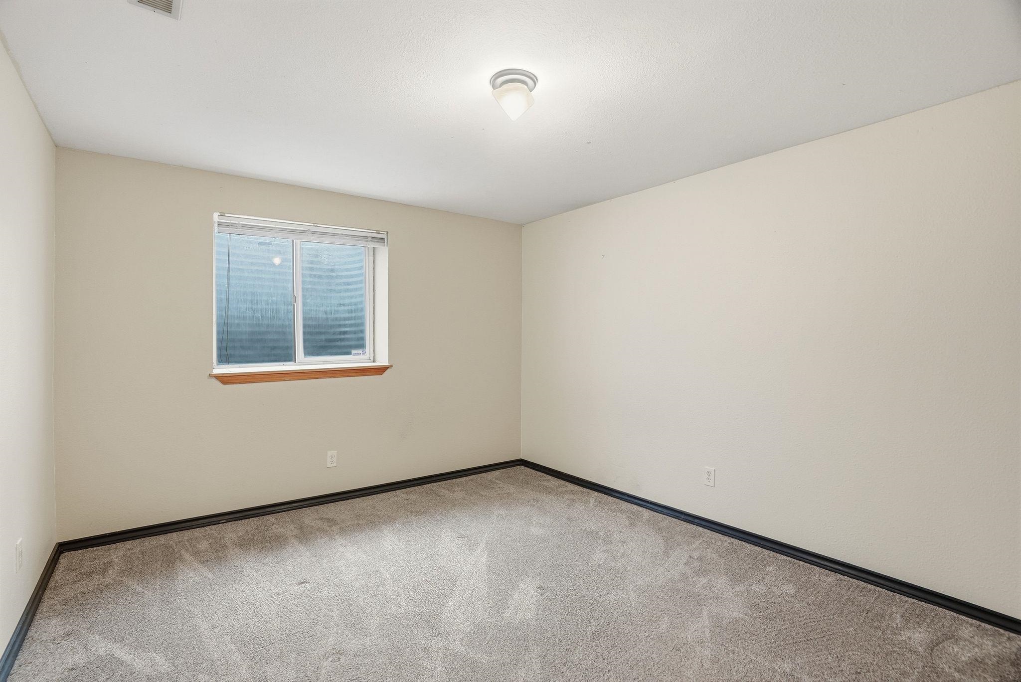 15806 E 23RD Ave - Photo 30