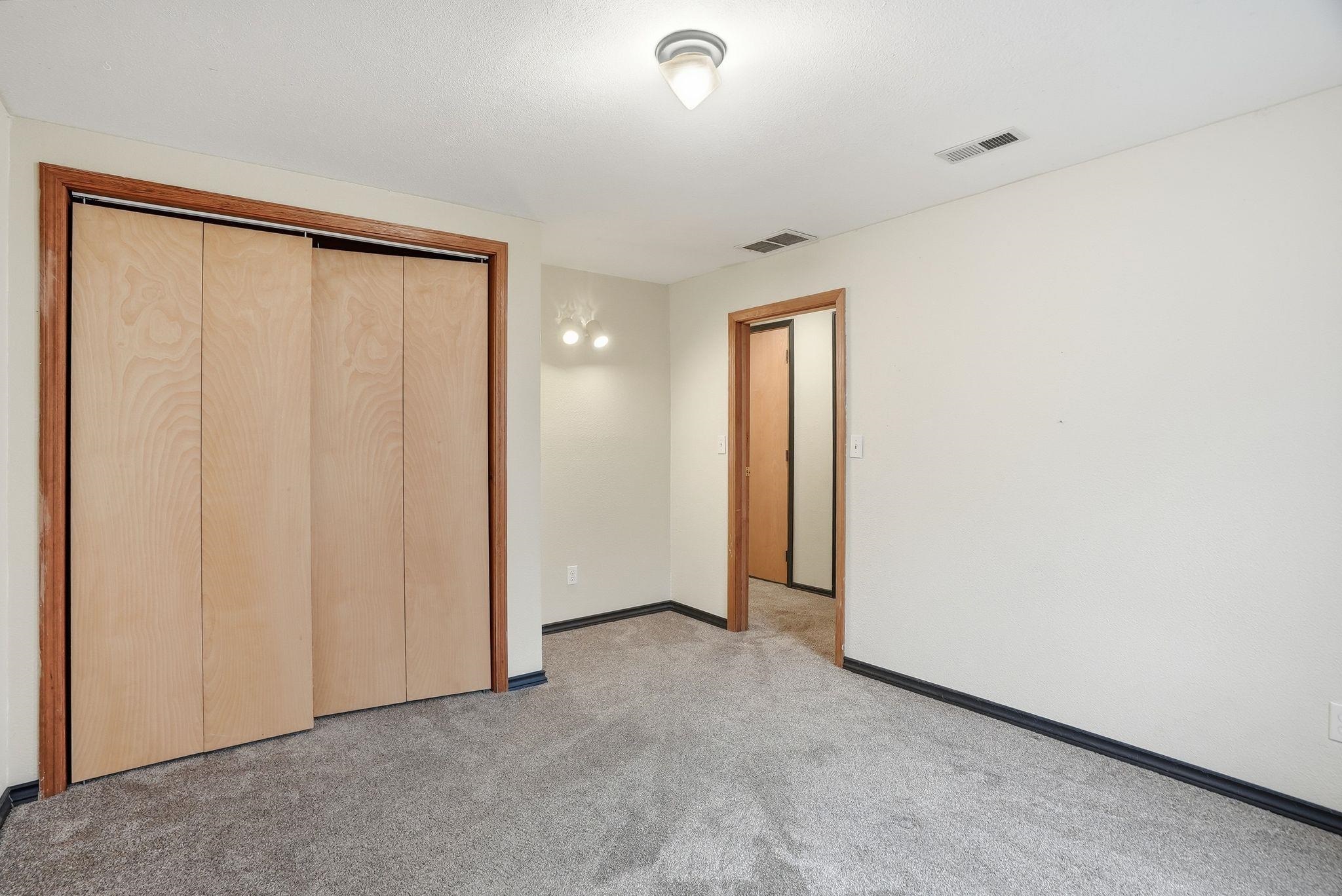 15806 E 23RD Ave - Photo 32