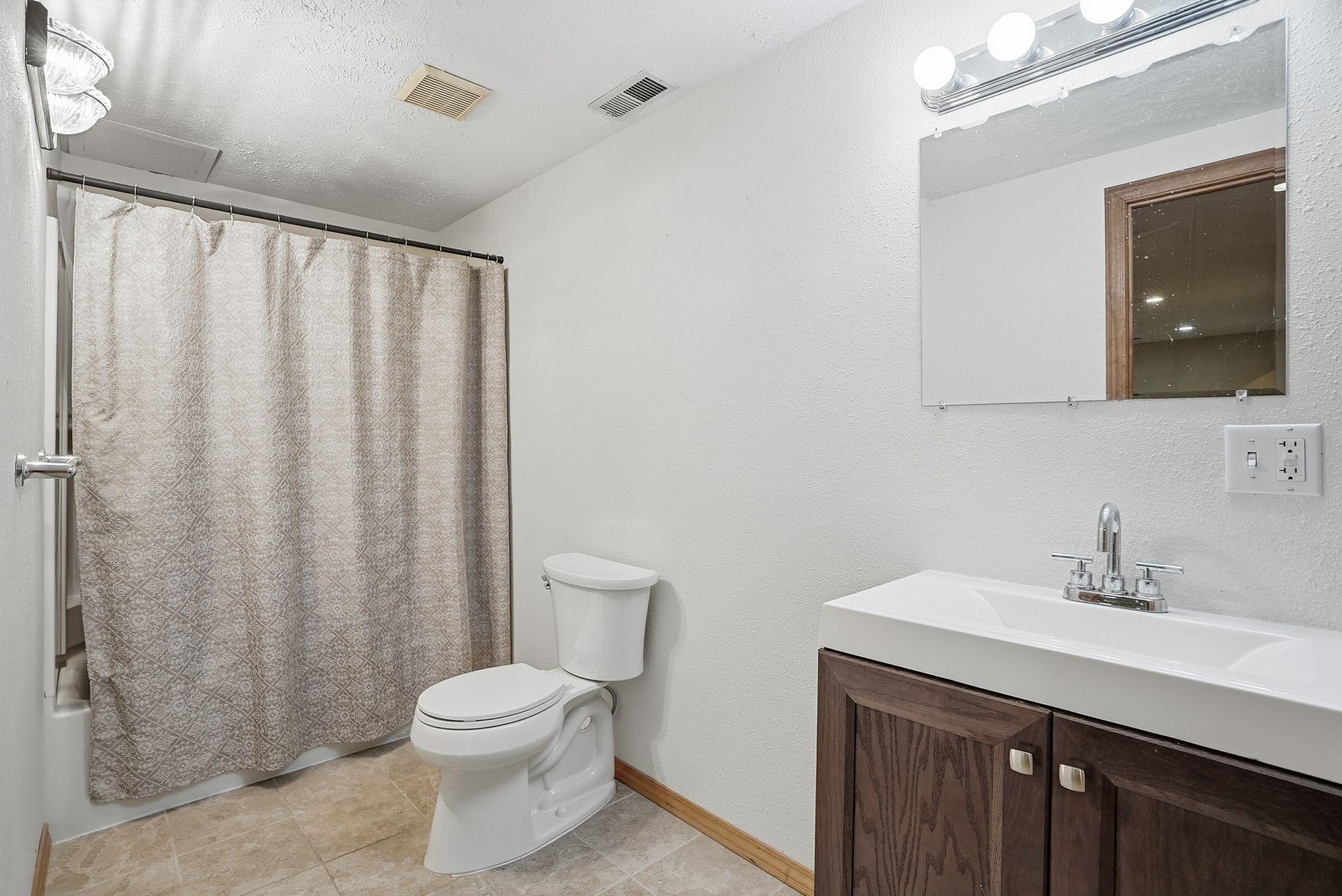 15806 E 23RD Ave - Photo 33