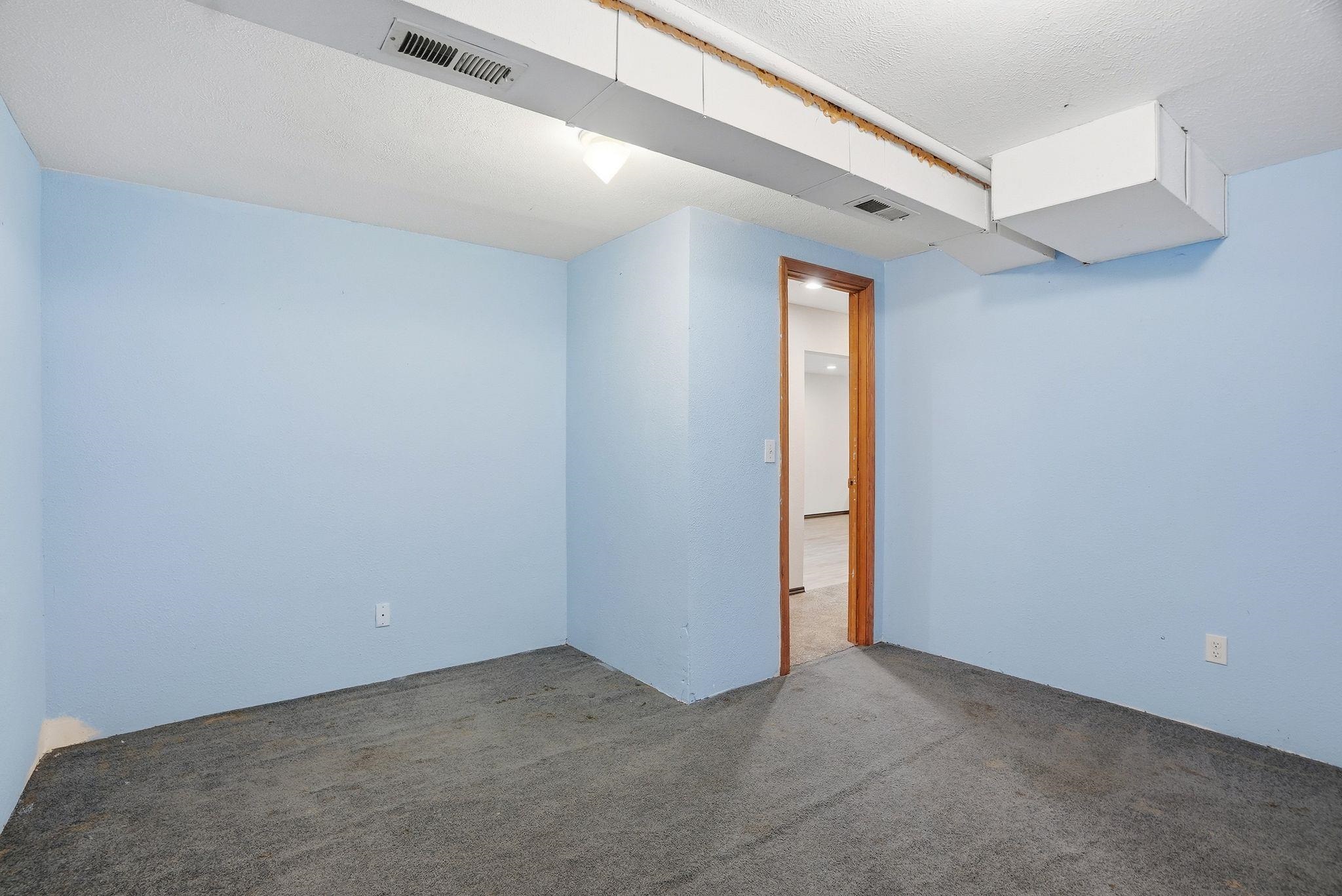 15806 E 23RD Ave - Photo 34