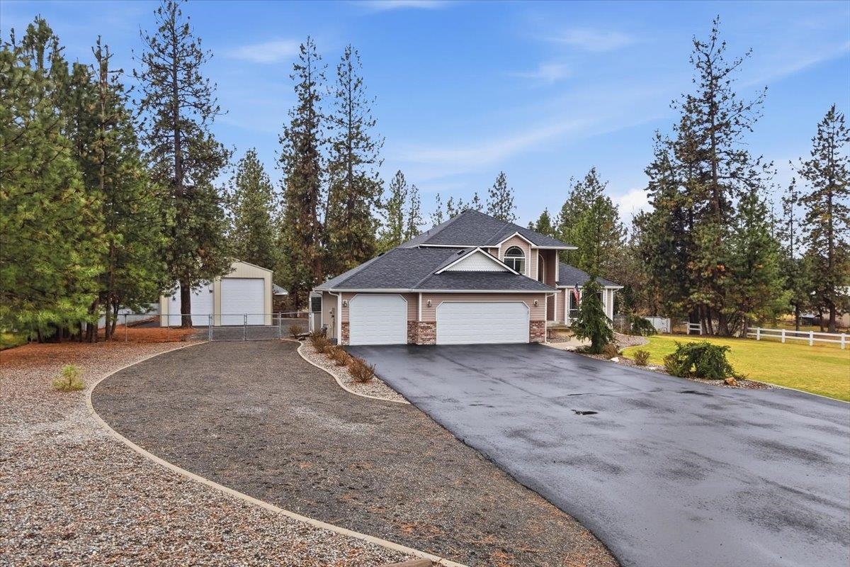 6215 Moriah Dr - Photo 2